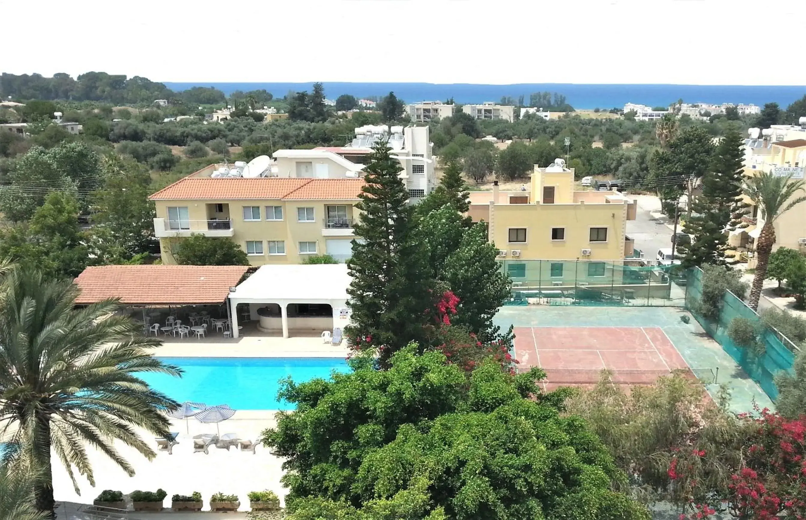 Tennis court, Pool View in Marion Hotel