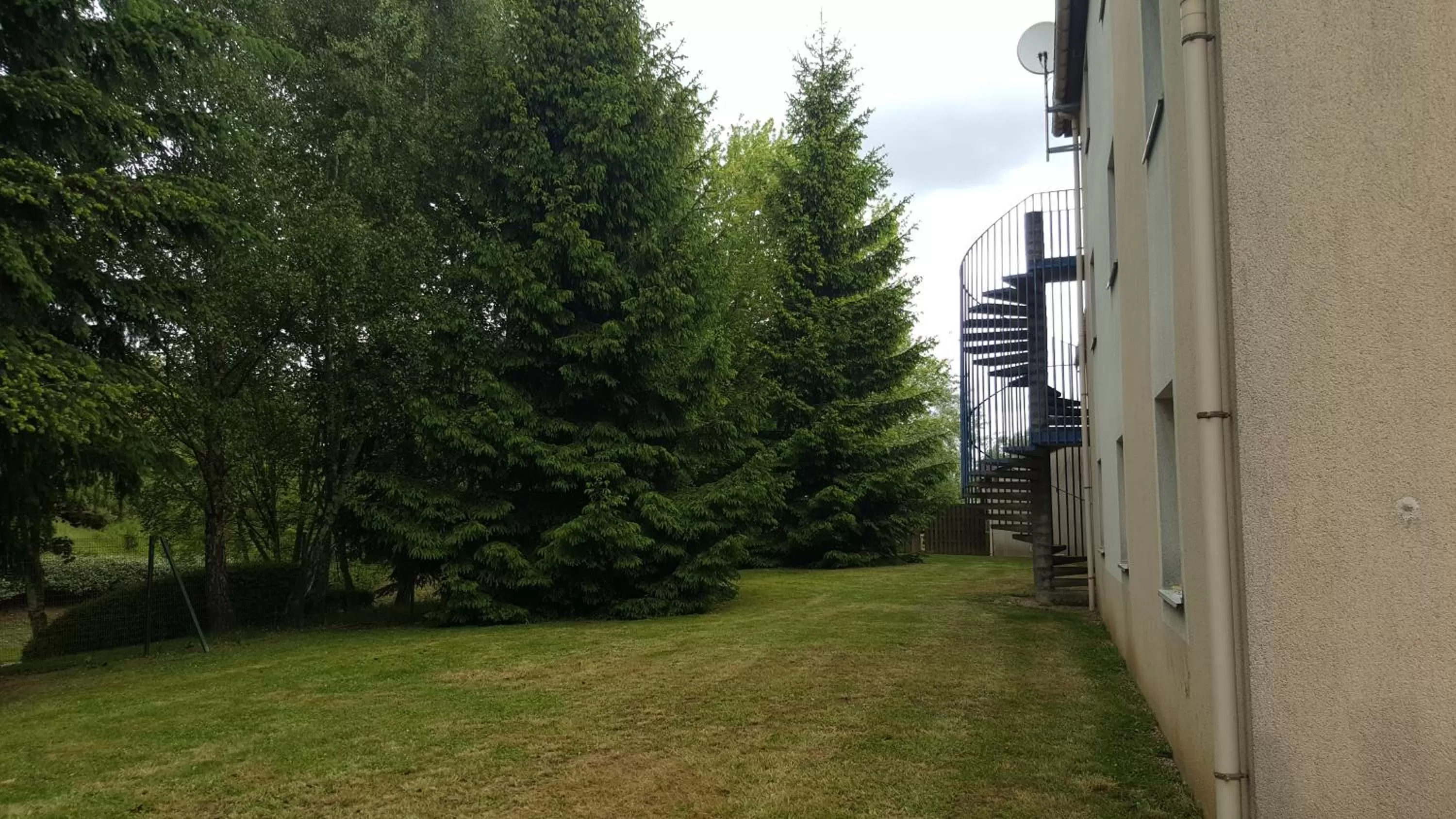 Photo of the whole room in Cit'hotel Design Booking Evry Saint-Germain-lès-Corbeil Sénart