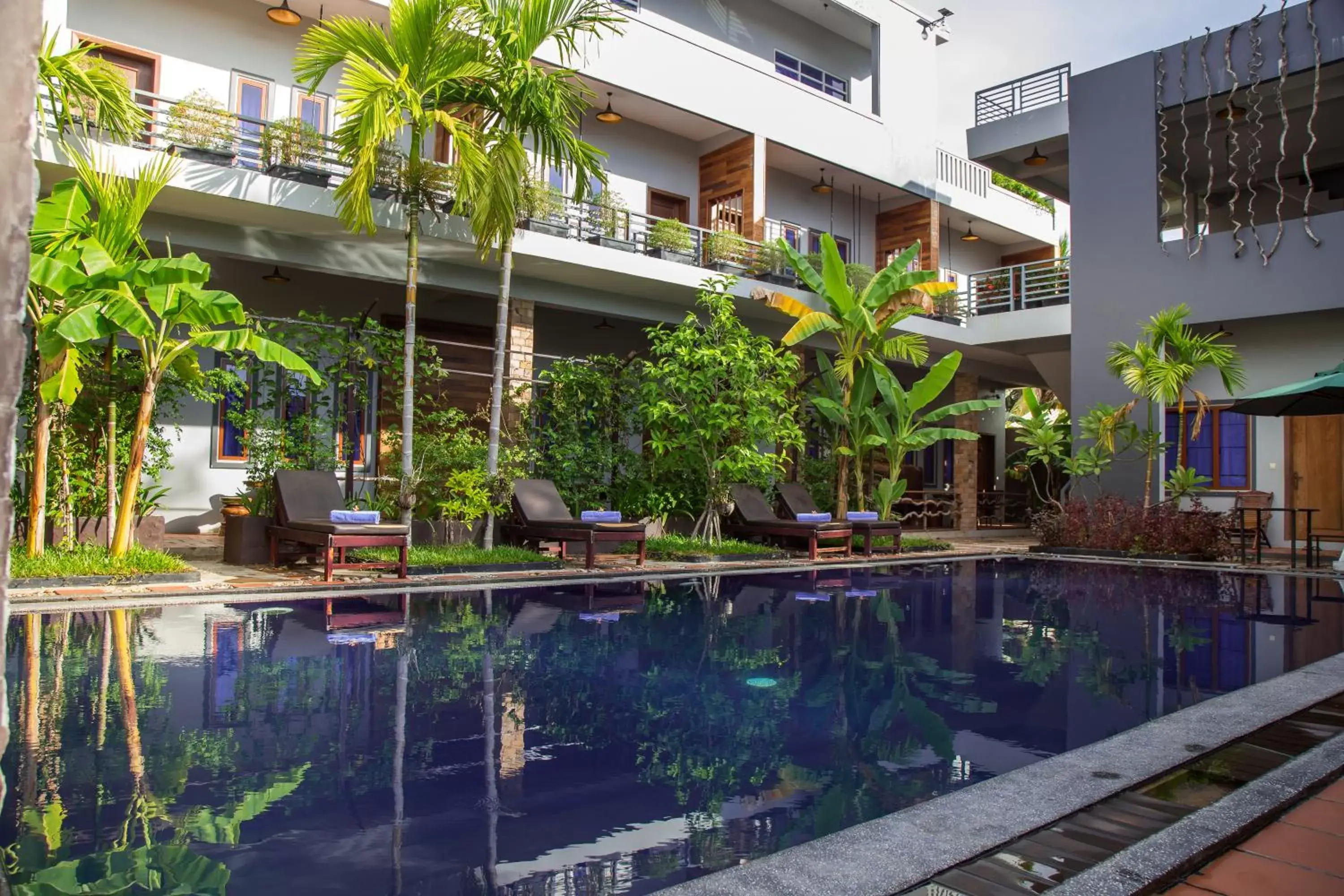 Swimming Pool in Indra Porak Residence Hotel