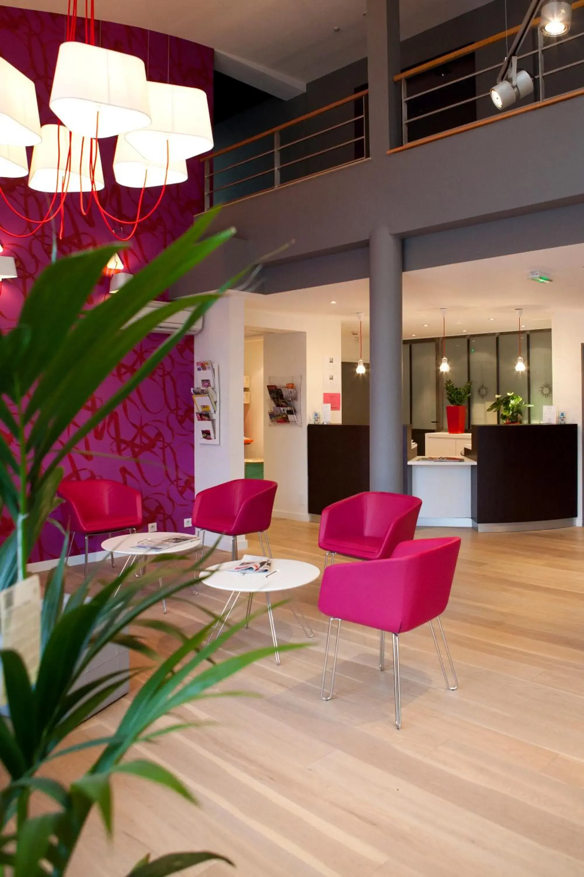 Lobby or reception in ibis Styles Rennes St. Gregoire
