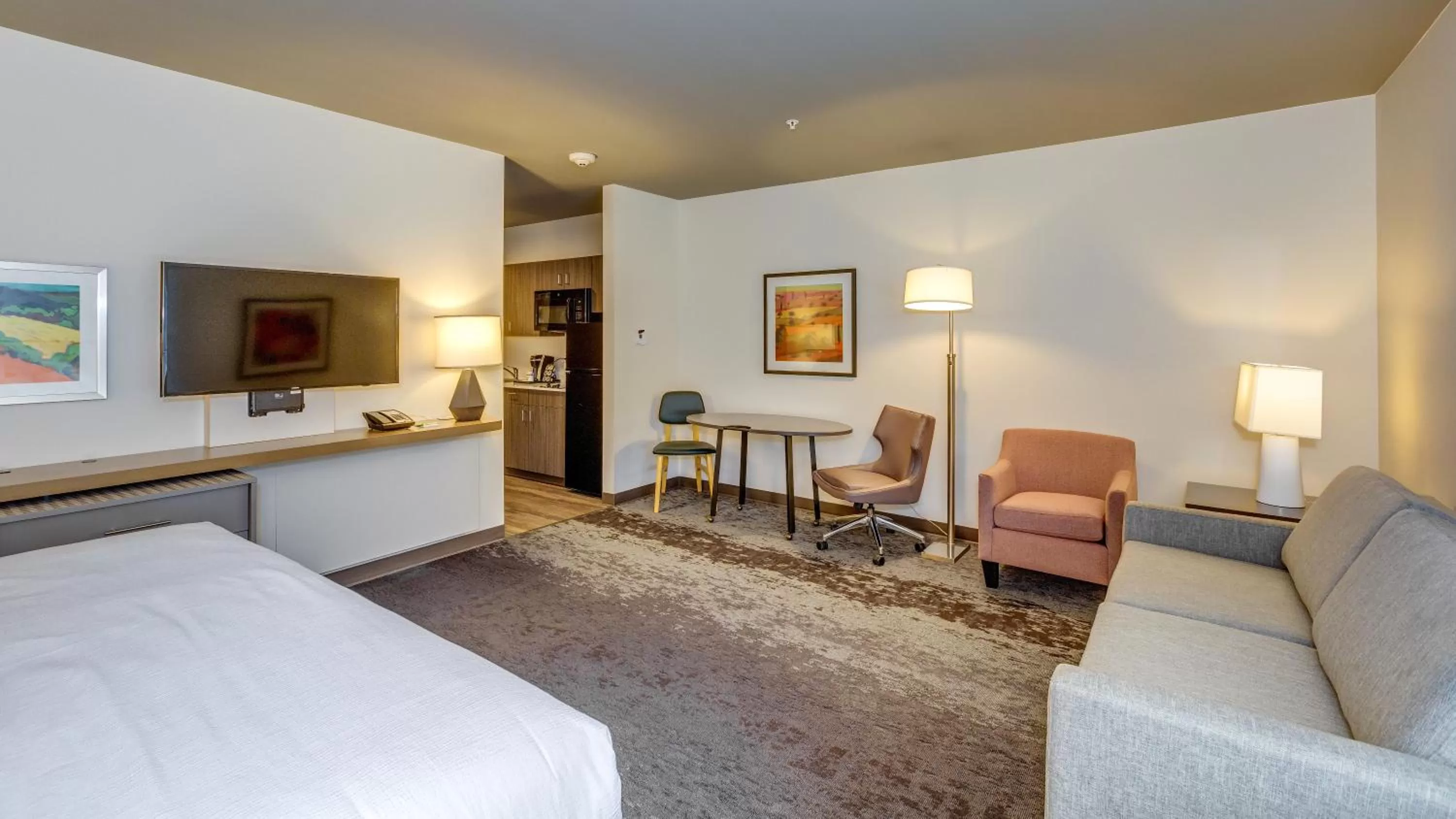 Bed in Holiday Inn & Suites Bellingham by IHG
