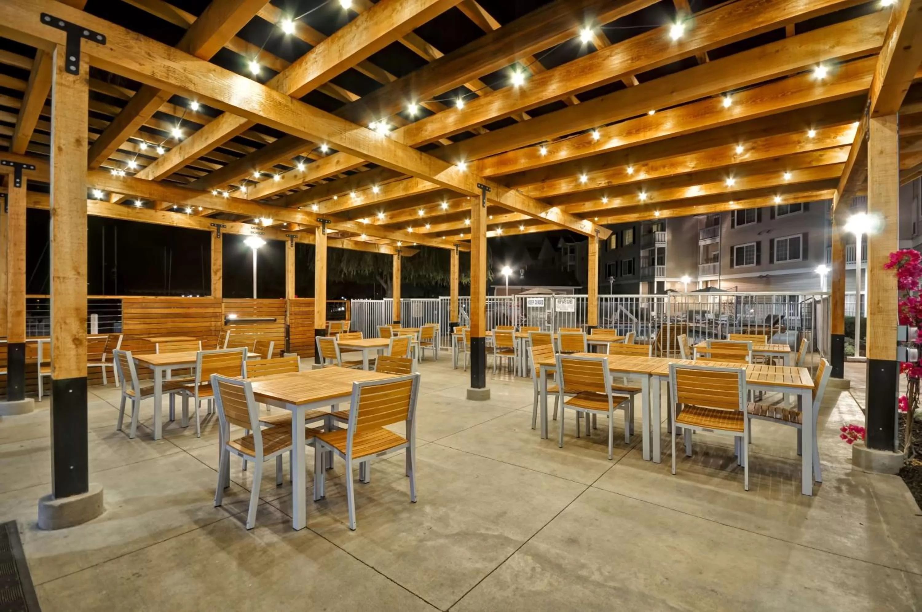 Patio in Homewood Suites by Hilton - Oakland Waterfront