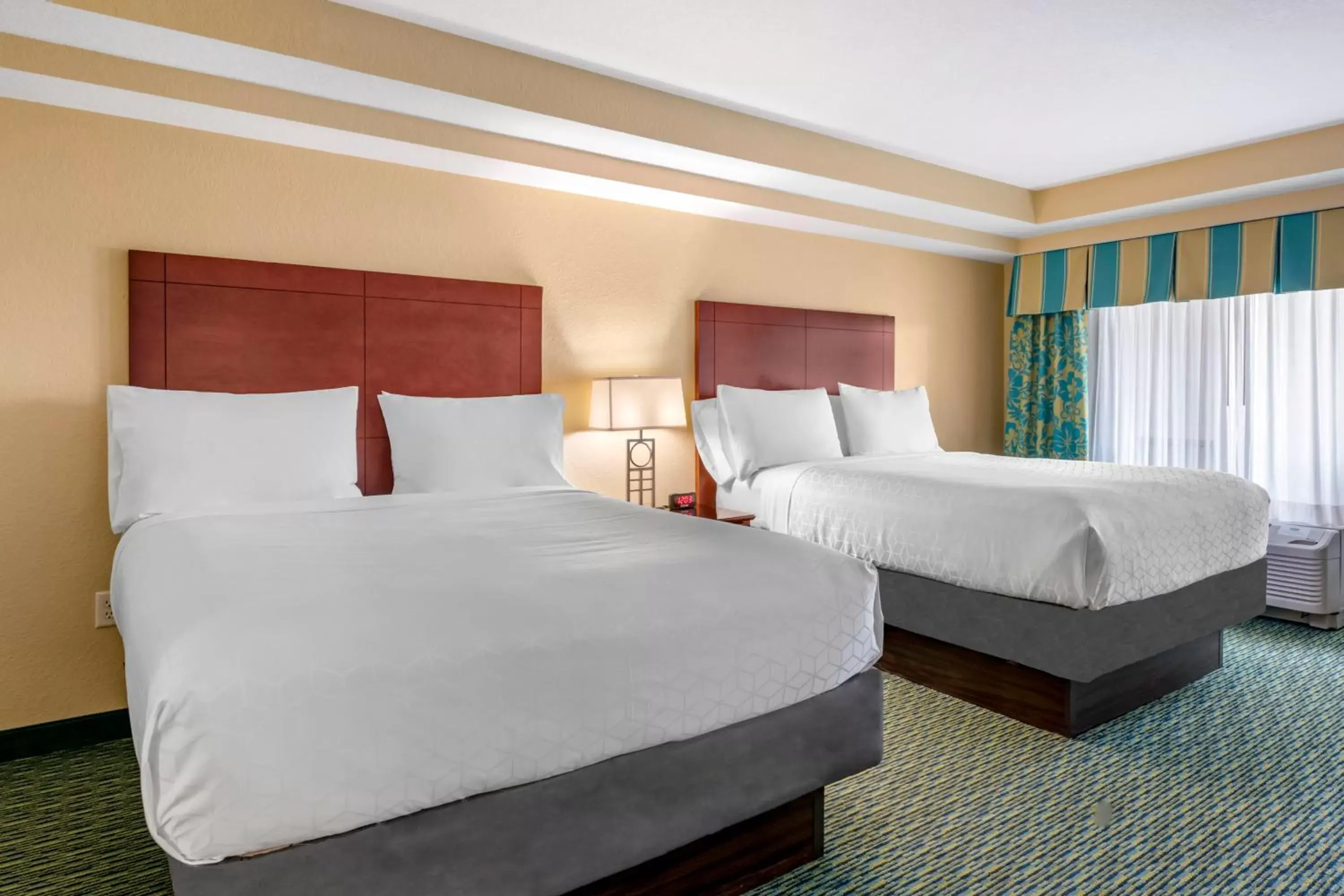 Bed in Holiday Inn Resort Orlando - Lake Buena Vista, an IHG Hotel