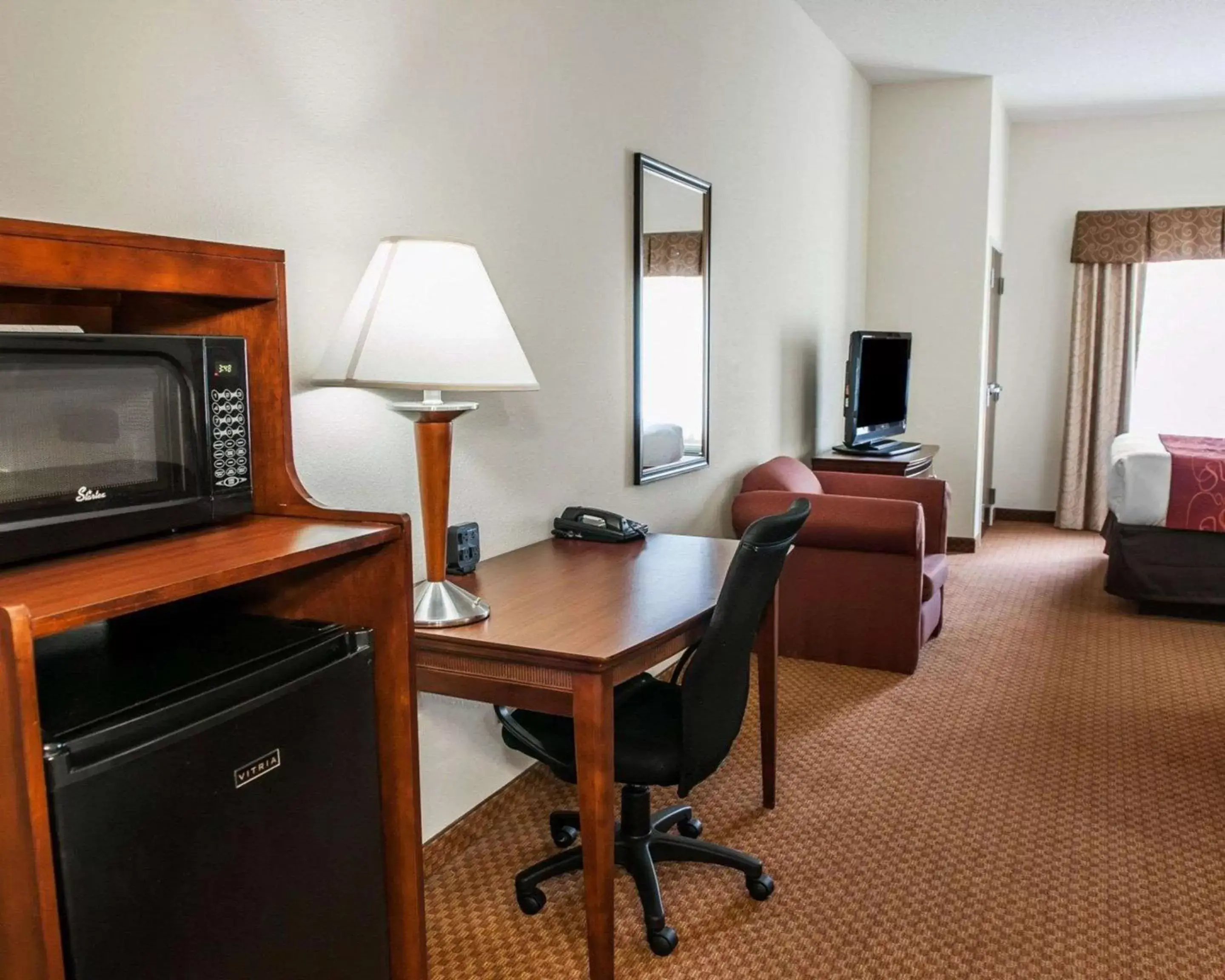 Photo of the whole room, TV/Entertainment Center in Comfort Suites near Indianapolis Airport