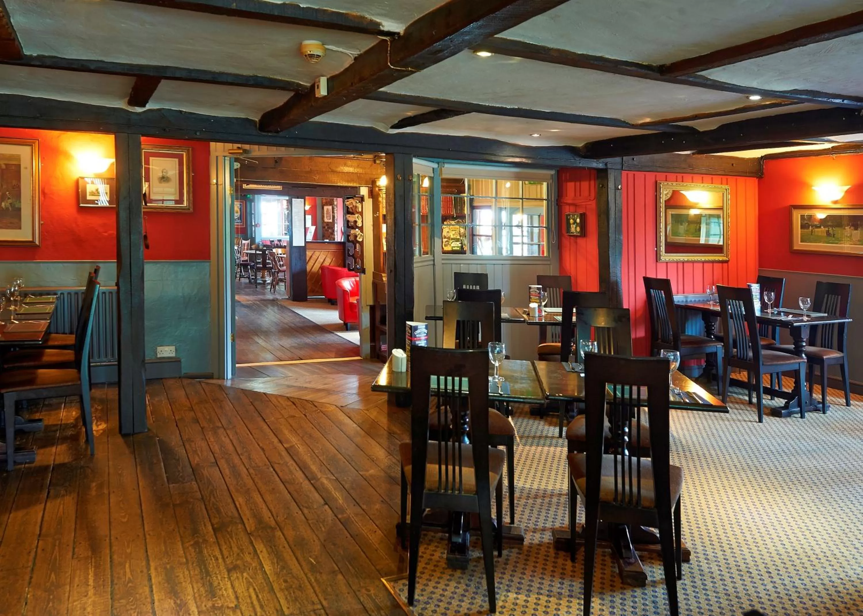 Restaurant/places to eat in Camden Arms Hotel