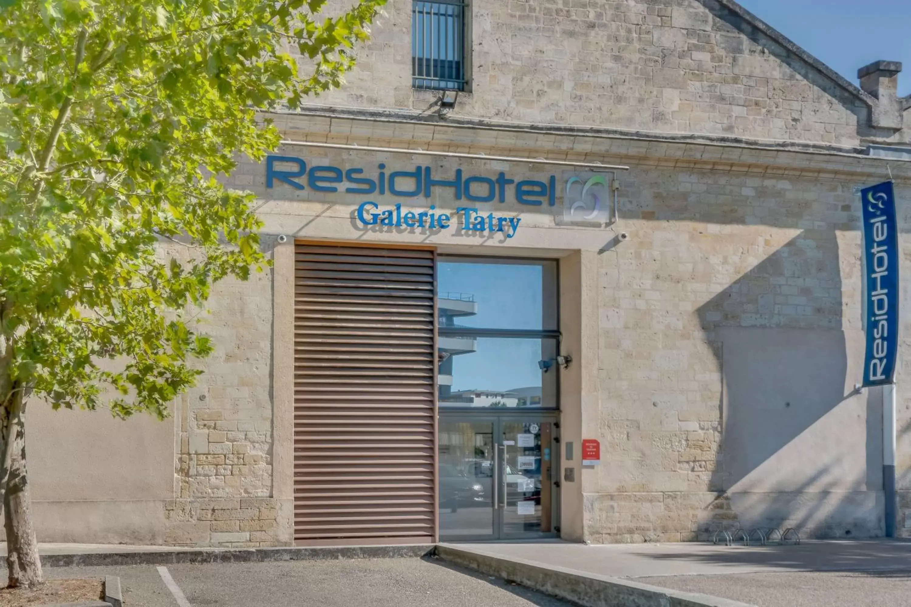 Facade/entrance in Residhotel Galerie Tatry