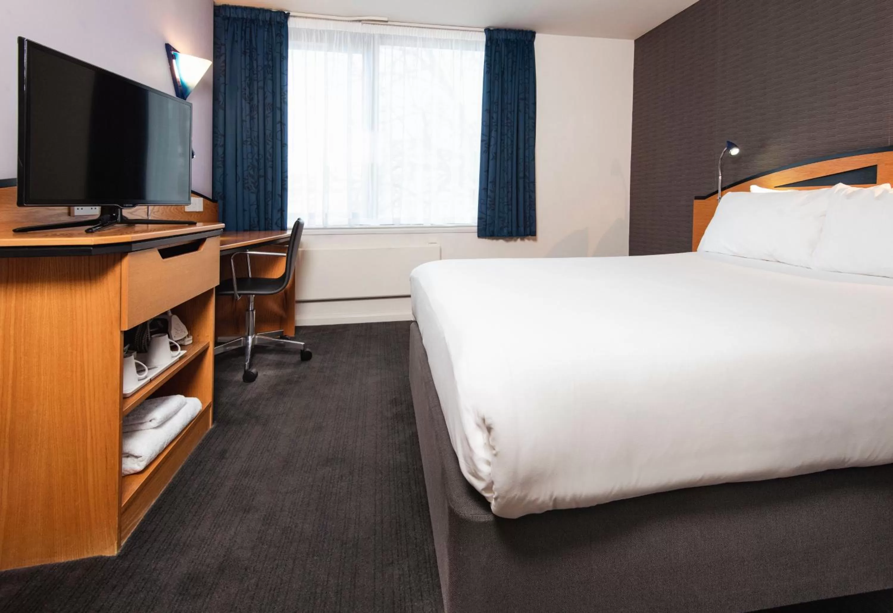 Bedroom, Bed in Holiday Inn Express Bristol City Centre by IHG