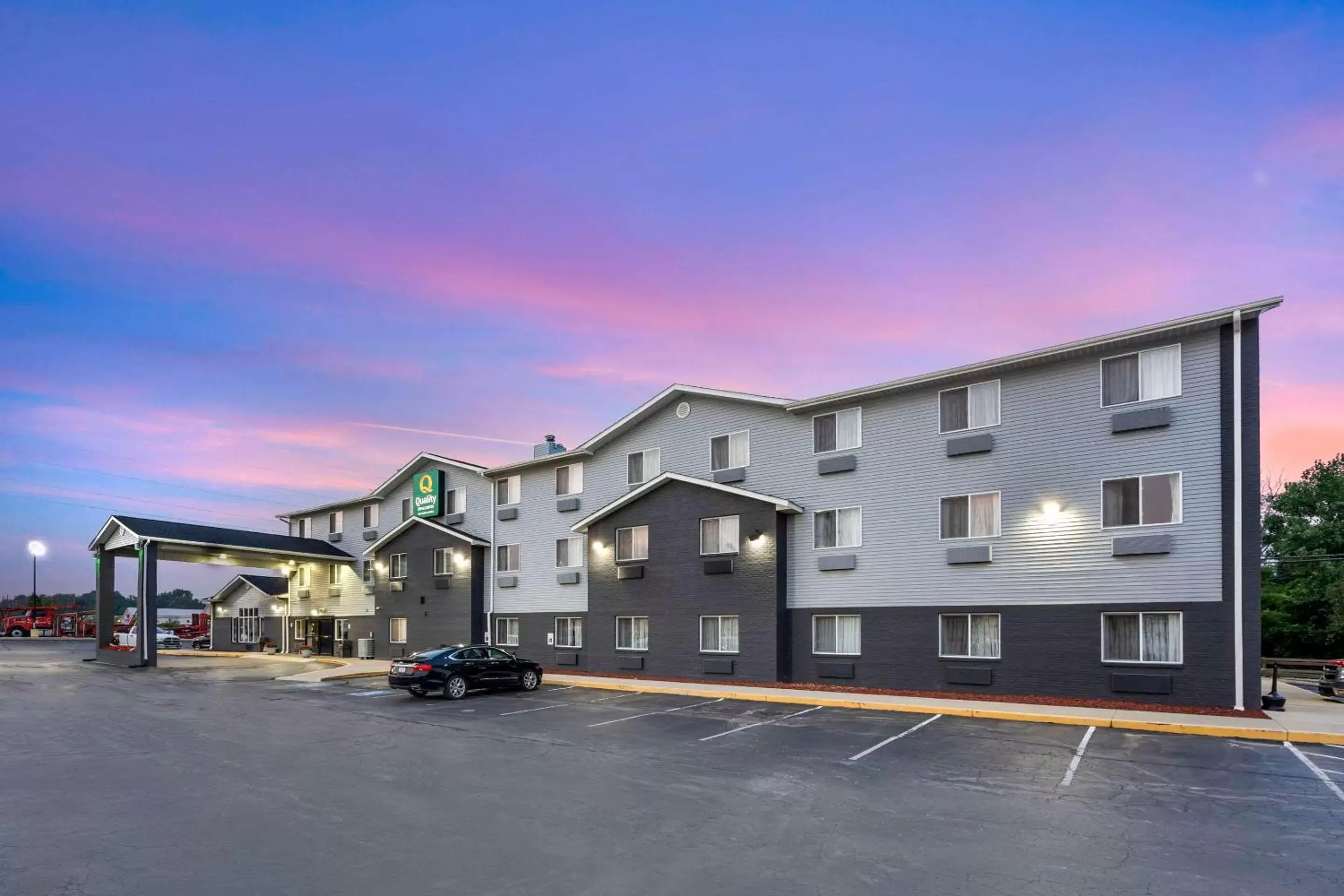 Property Building in Quality Inn & Suites Delaware