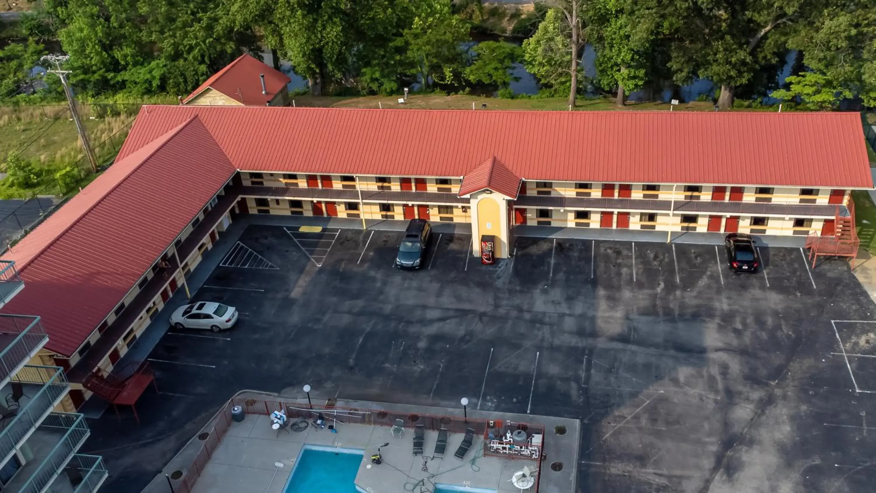 Parking, Bird's-eye View in River Place Inn