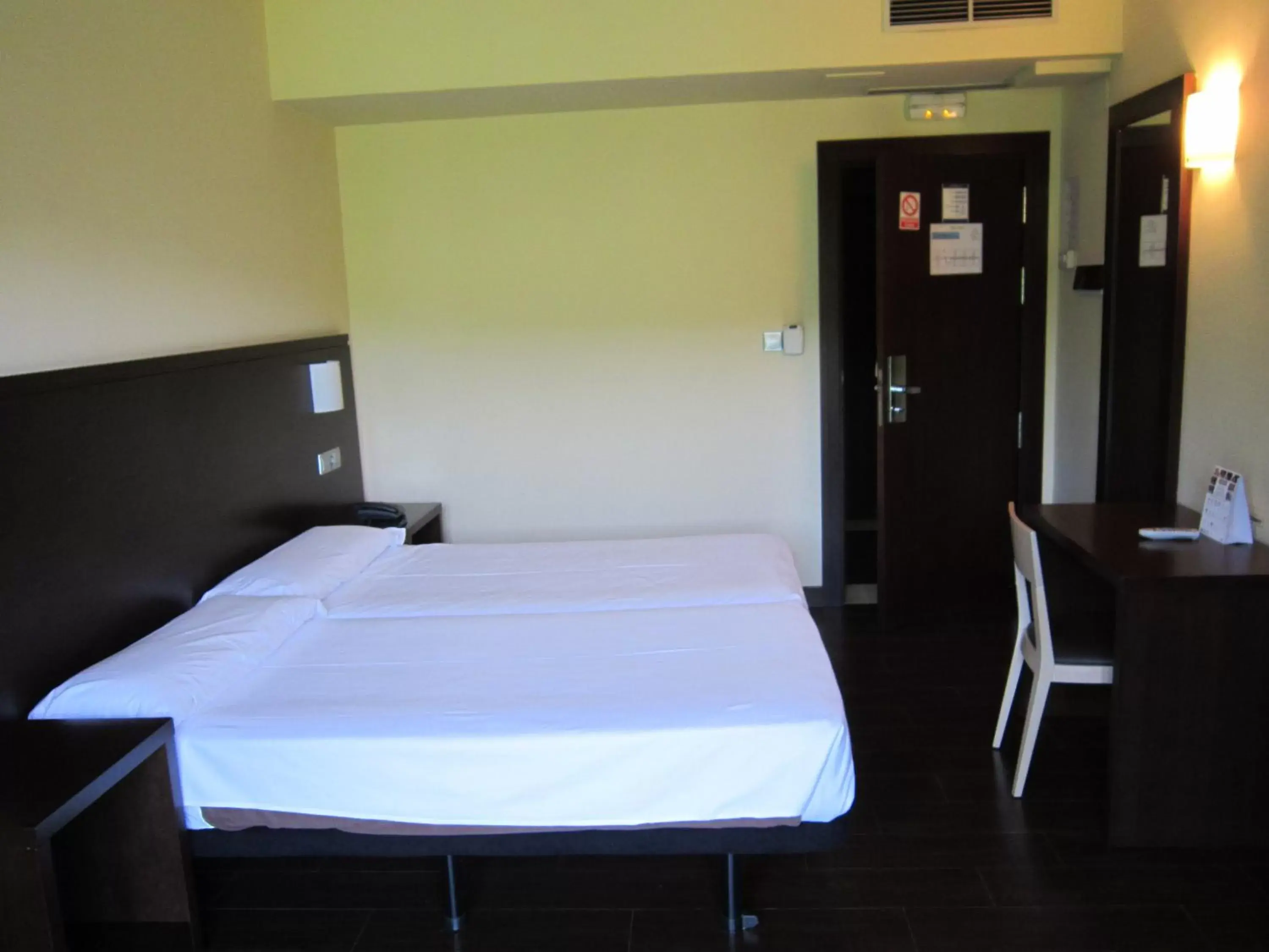 Bedroom, Bed in Euba Hotel