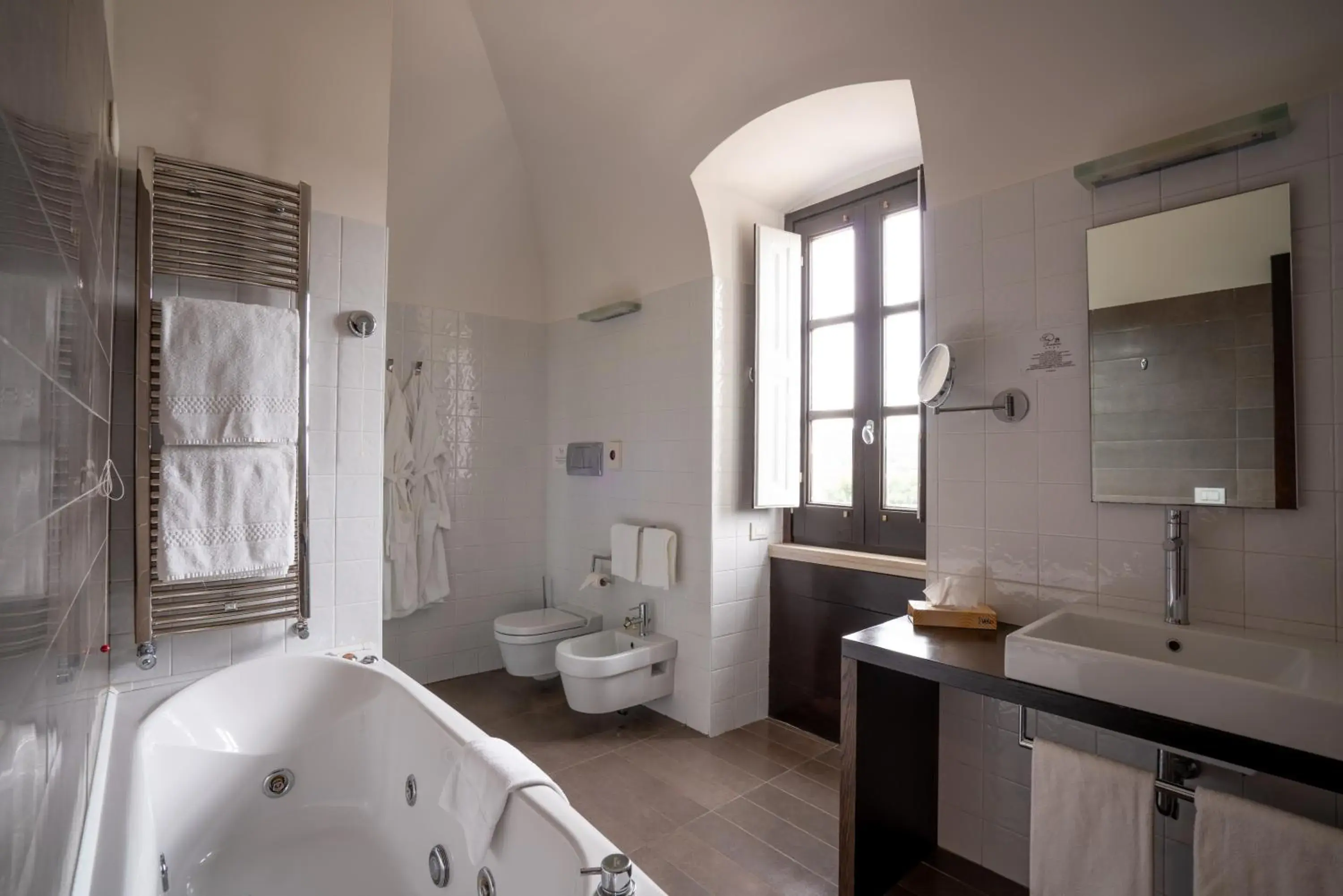 Bathroom in San Tommaso Hotel