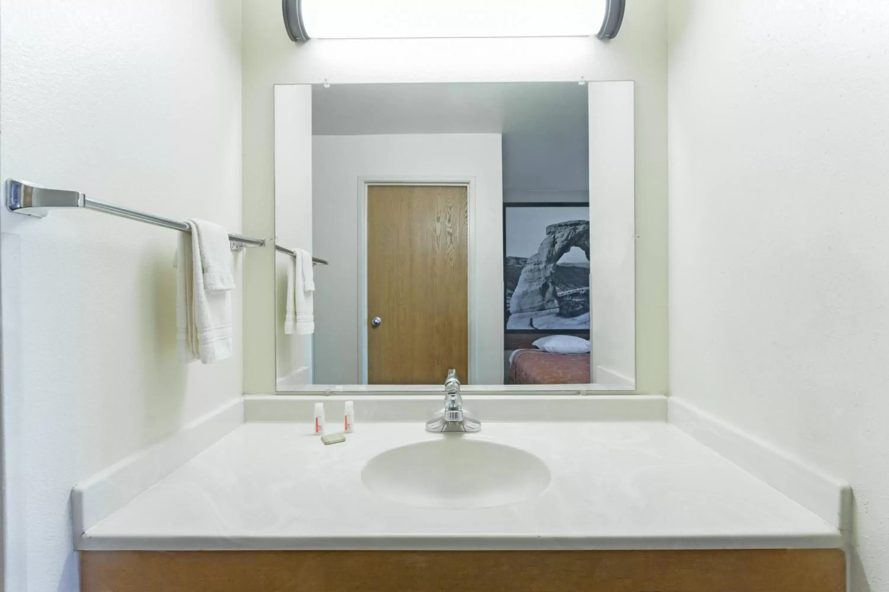 Bathroom in Super 8 by Wyndham Green River