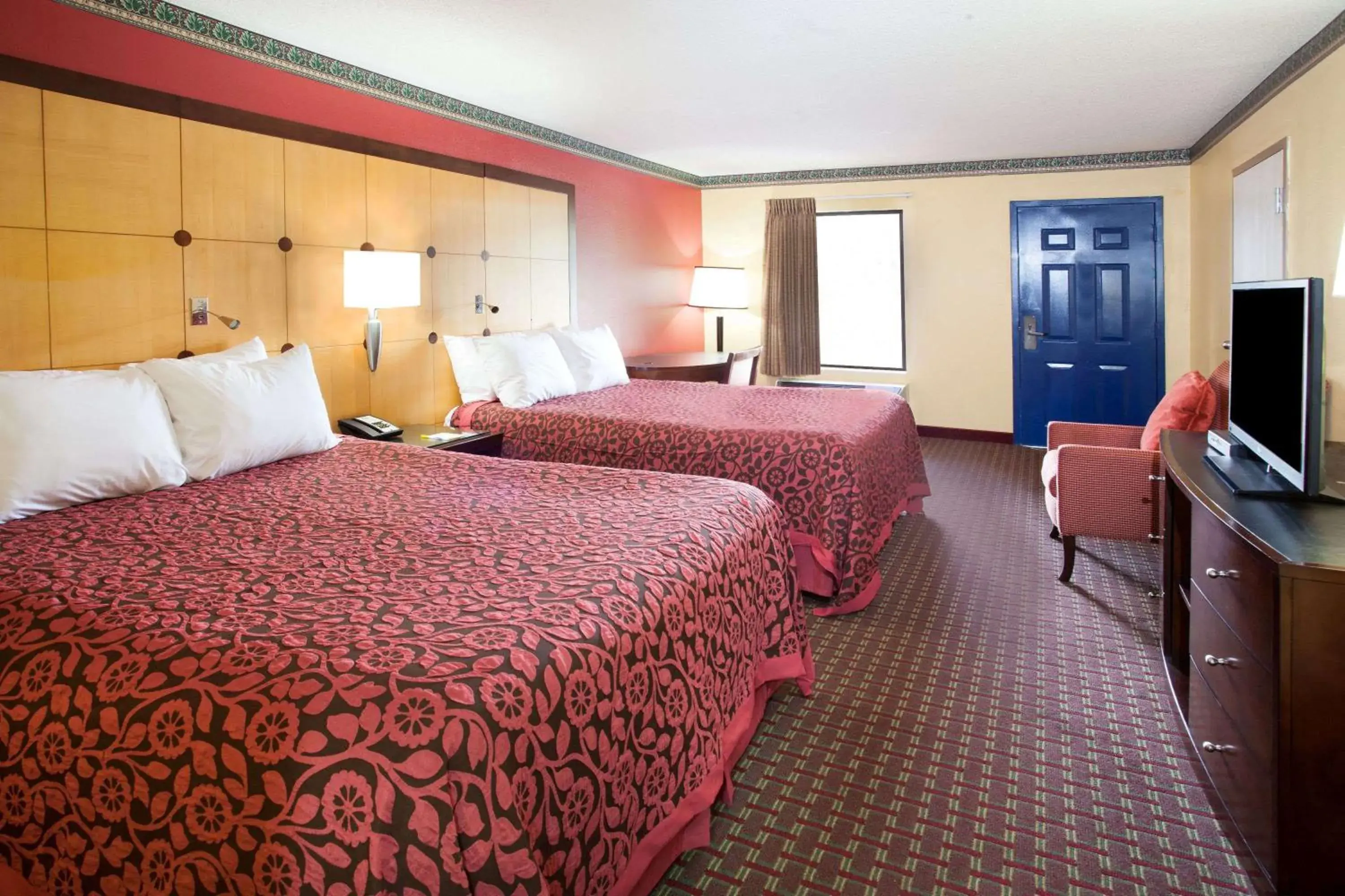 Photo of the whole room, Bed in Days Inn by Wyndham Covington