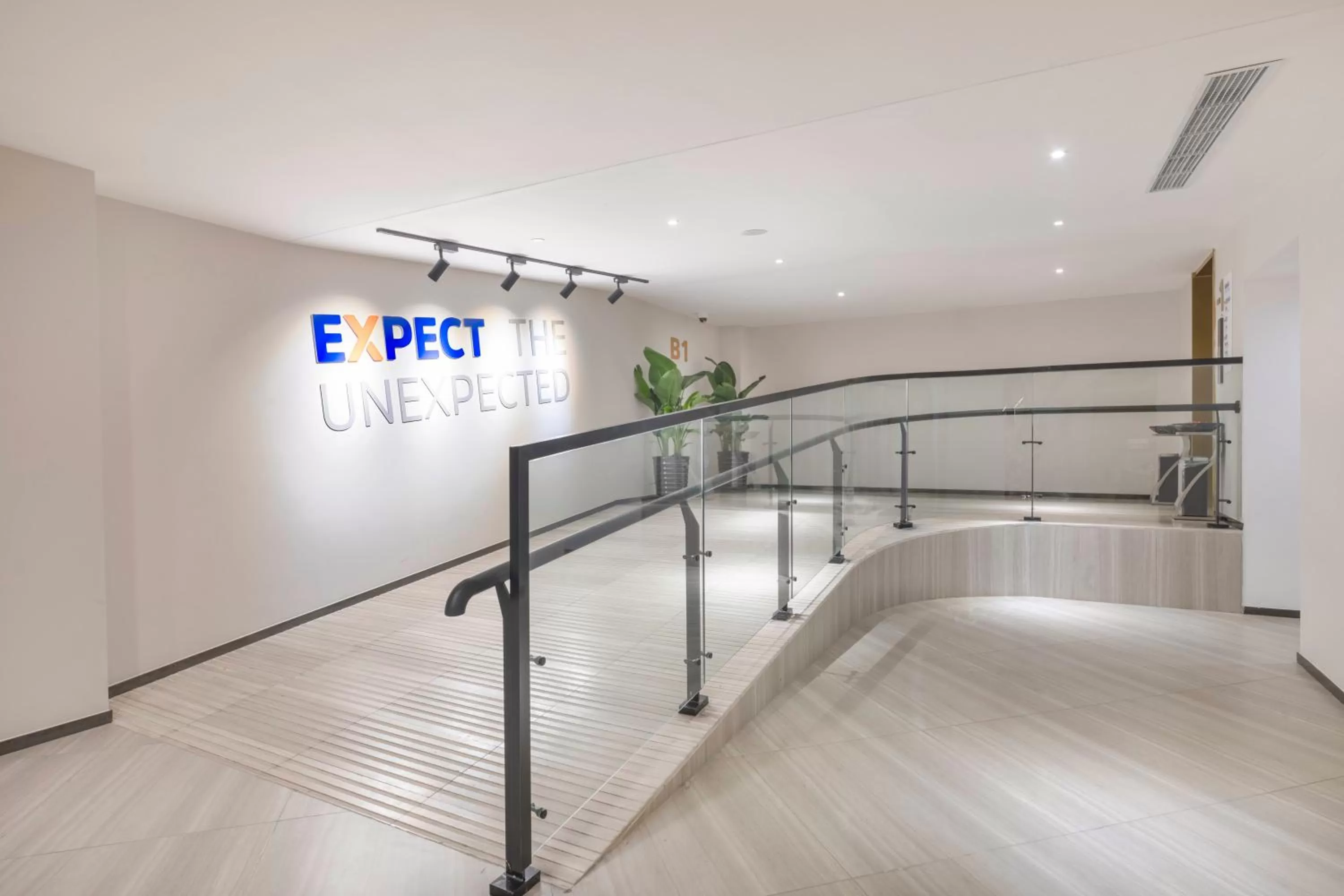 Lobby or reception in Holiday Inn Express Shanghai Gubei by IHG