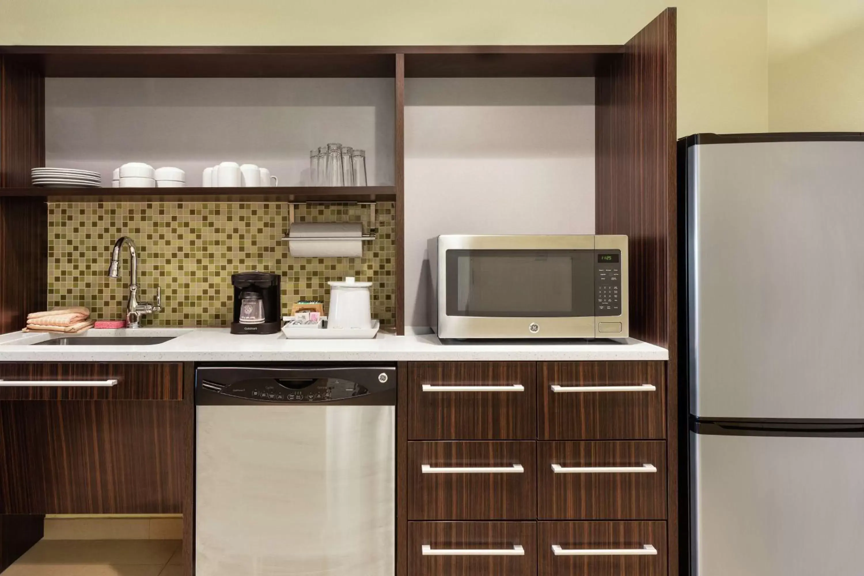 Kitchen or kitchenette, Kitchen/Kitchenette in Home2 Suites by Hilton San Antonio Airport, TX