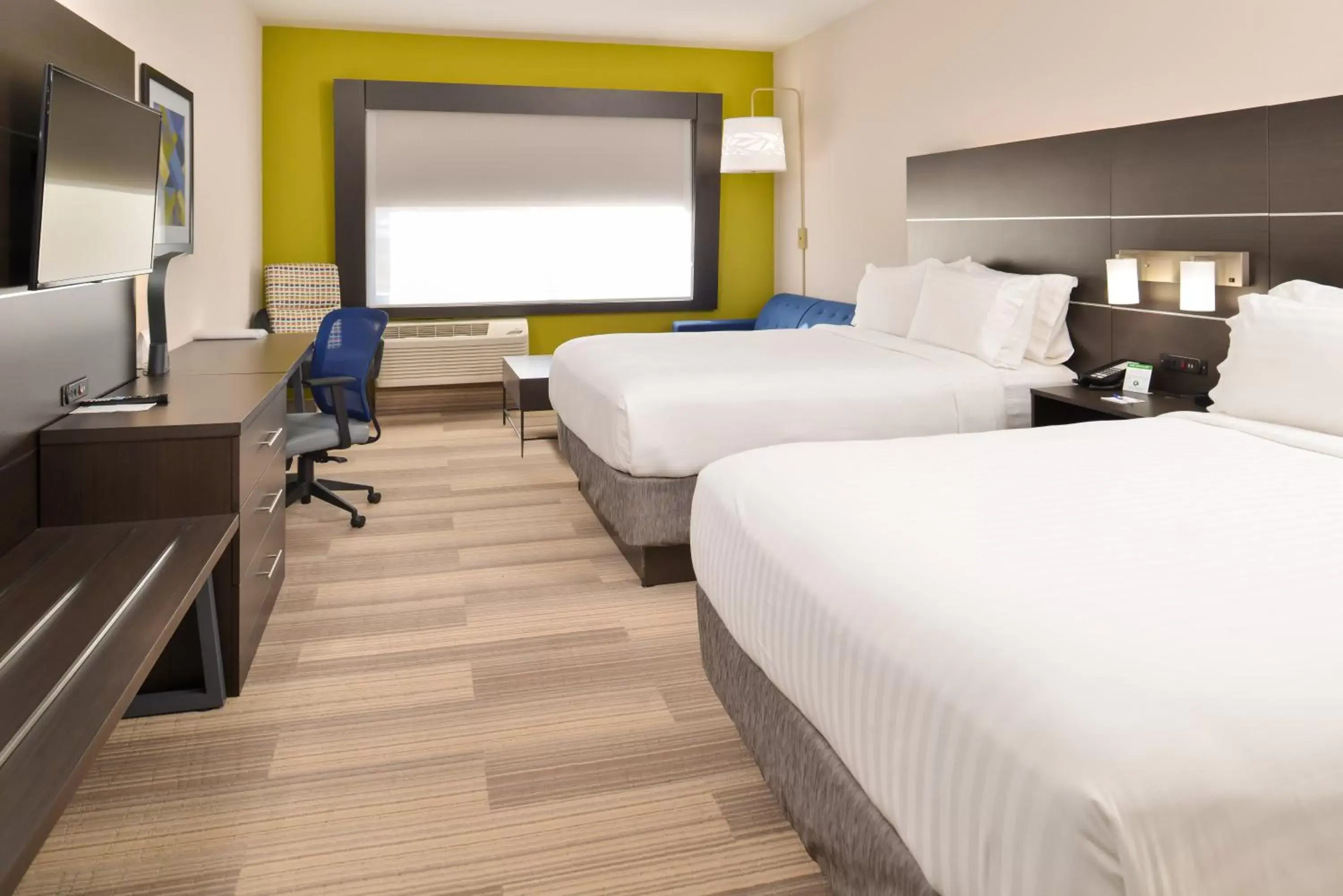 Bedroom, Bed in Holiday Inn Express & Suites - Kansas City - Lee's Summit, an IHG Hotel
