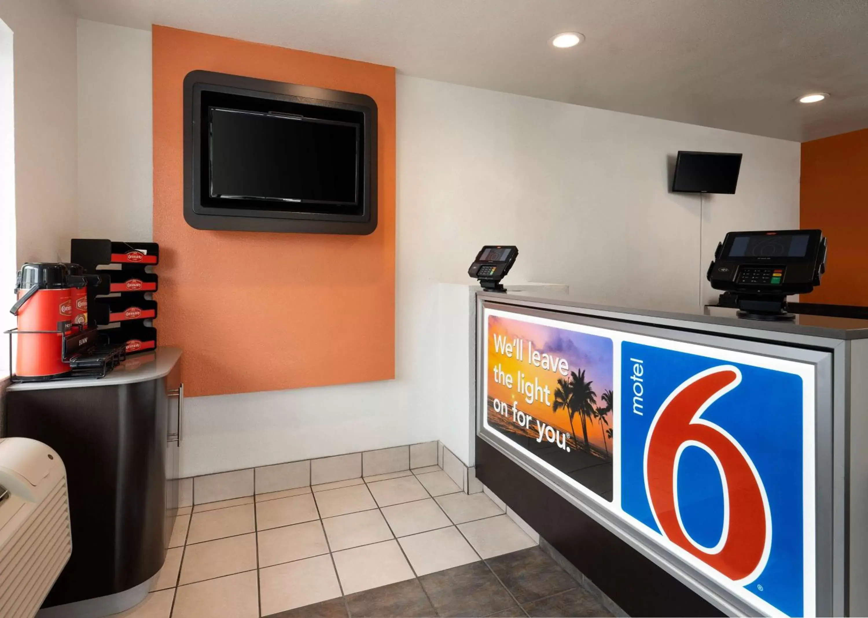 Lobby or reception, TV/Entertainment Center in Motel 6-Camarillo, CA