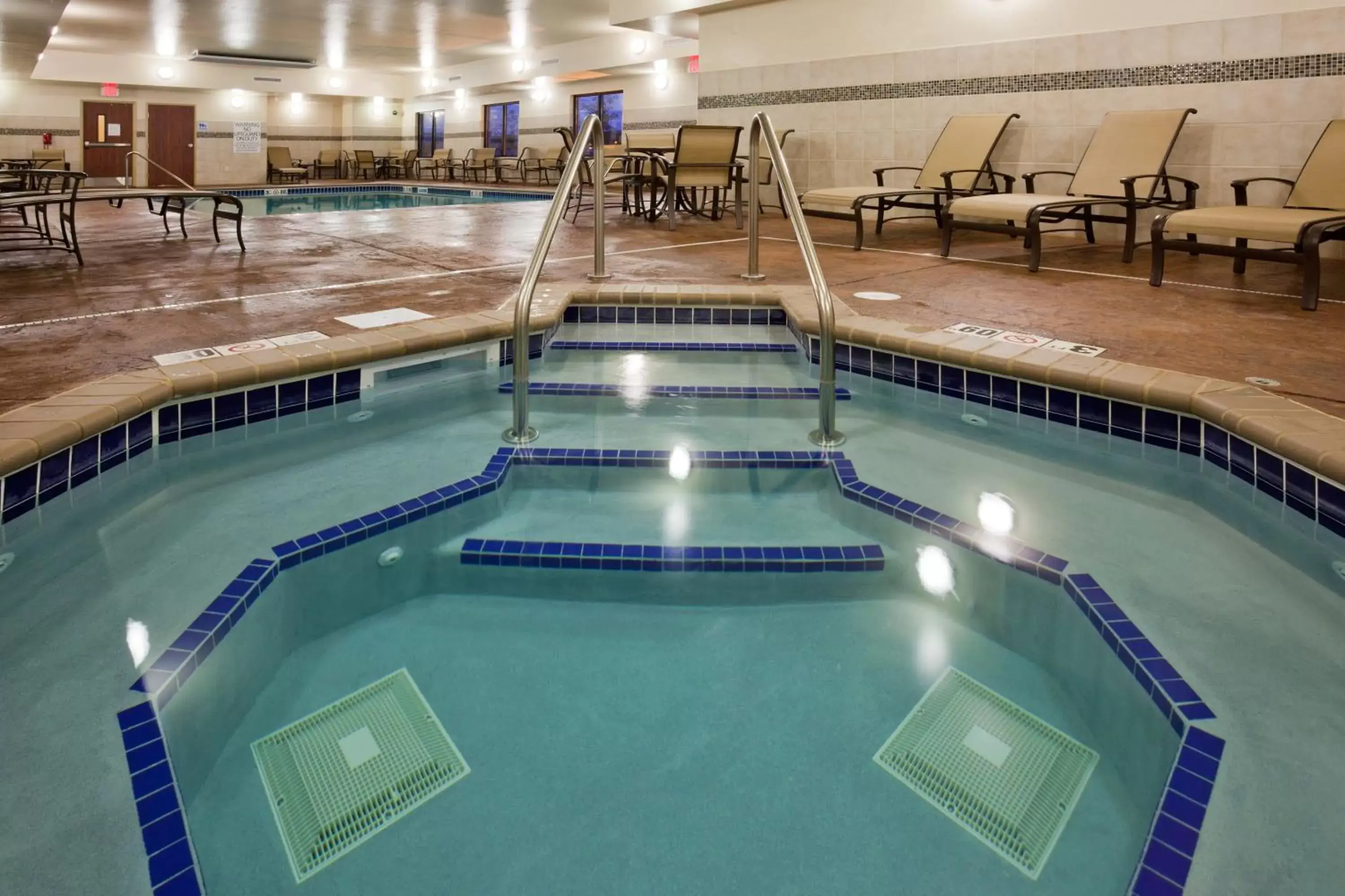 Spa and wellness centre/facilities, Swimming Pool in Holiday Inn Express Hotel & Suites Shakopee, an IHG Hotel