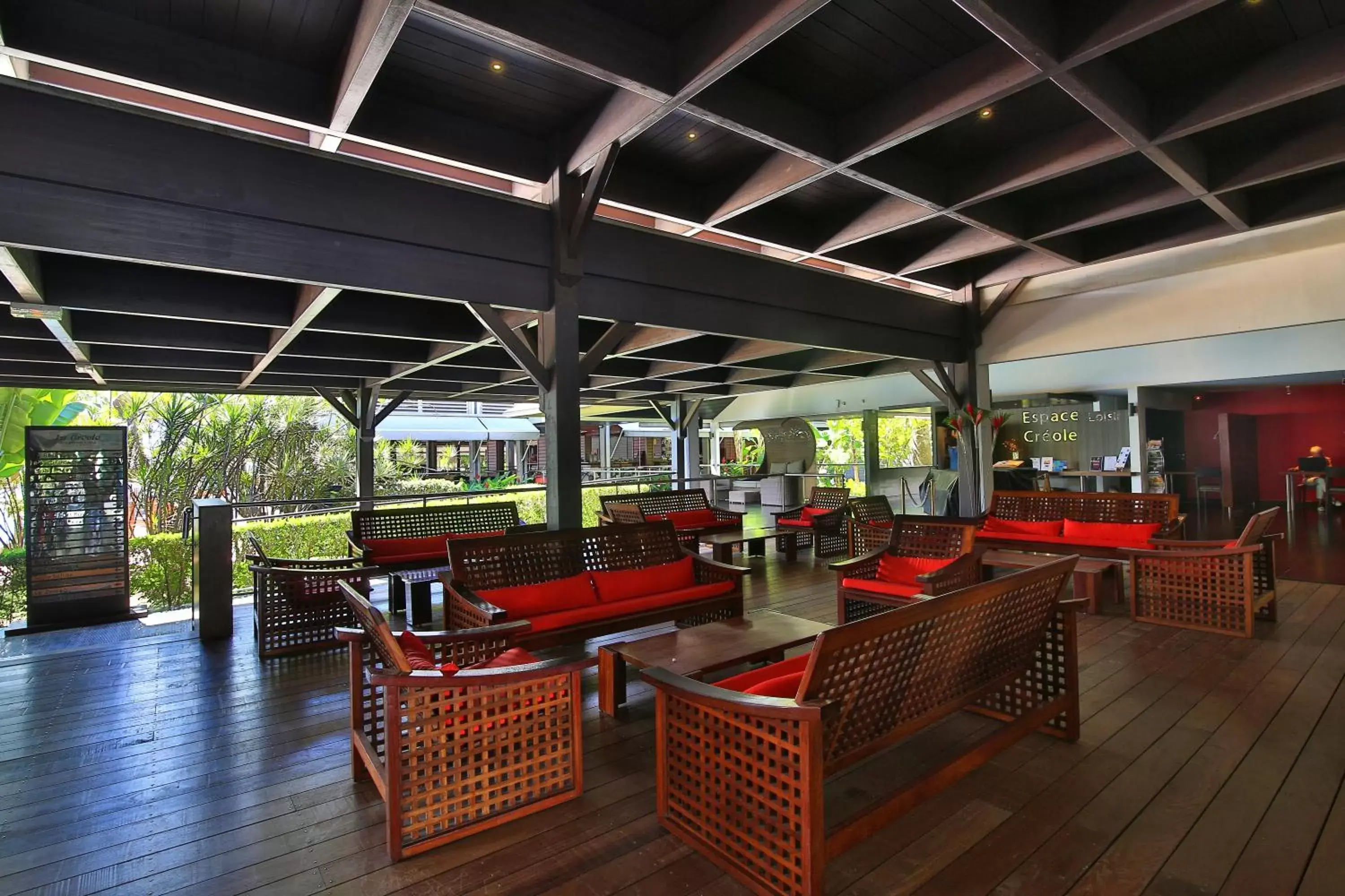 Seating area, Restaurant/Places to Eat in Mahogany Hotel Residence & Spa