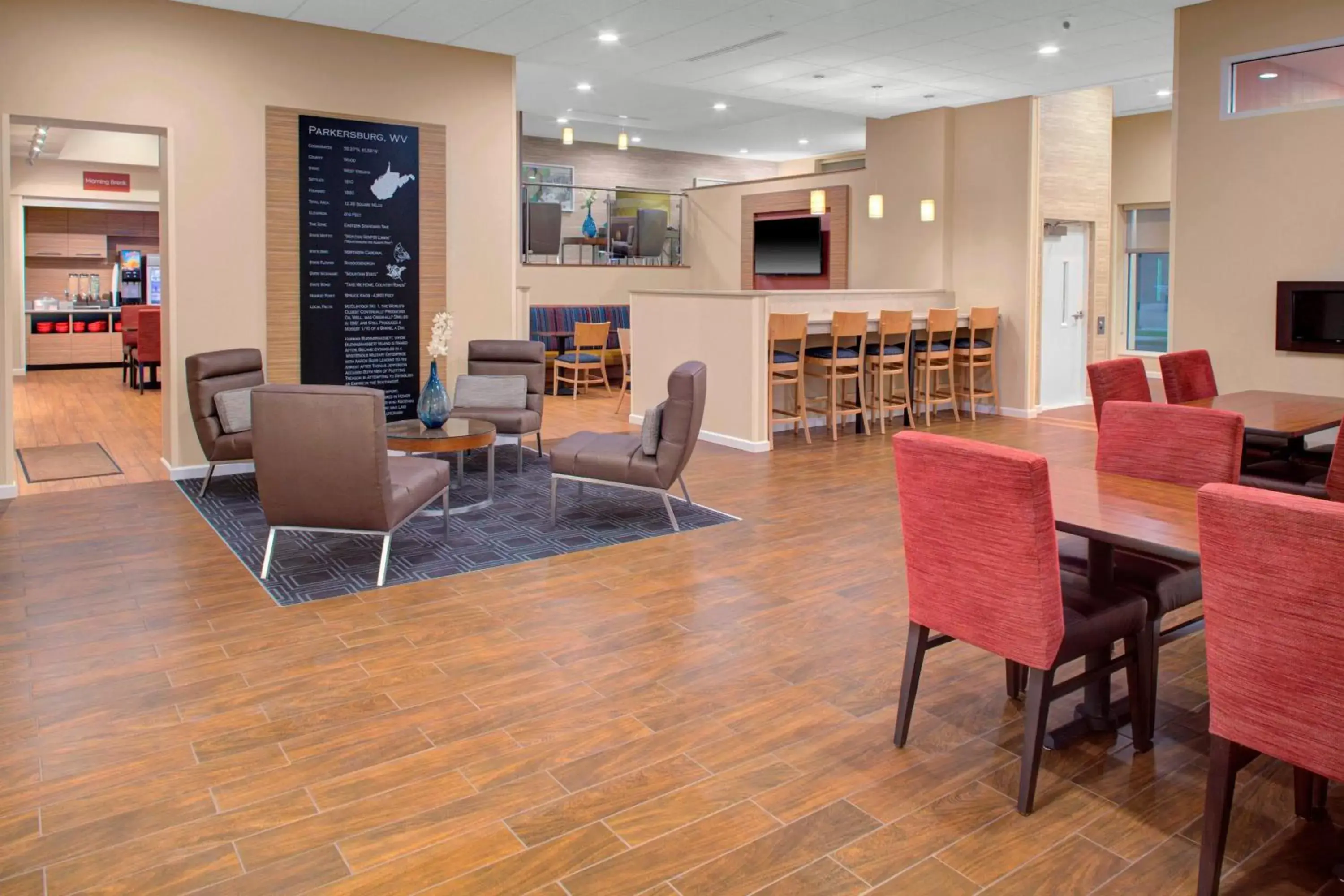 Restaurant/places to eat, Lobby/Reception in TownePlace Suites by Marriott Parkersburg