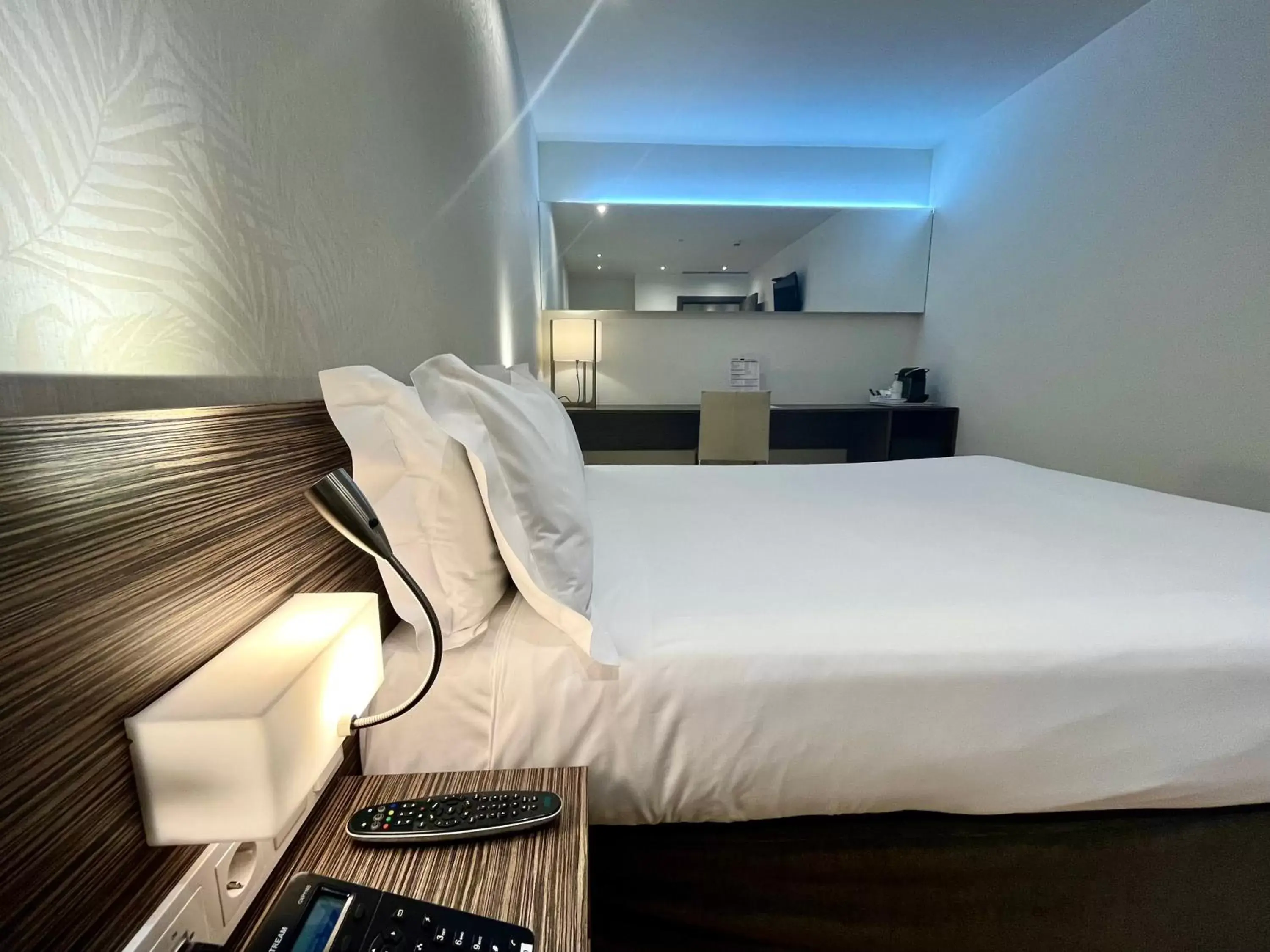 Bed in HelloSky Air Rooms Madrid