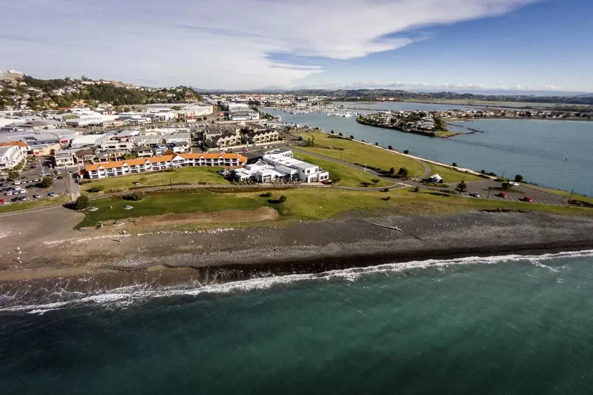 Restaurant/places to eat, Bird's-eye View in East Pier Hotel