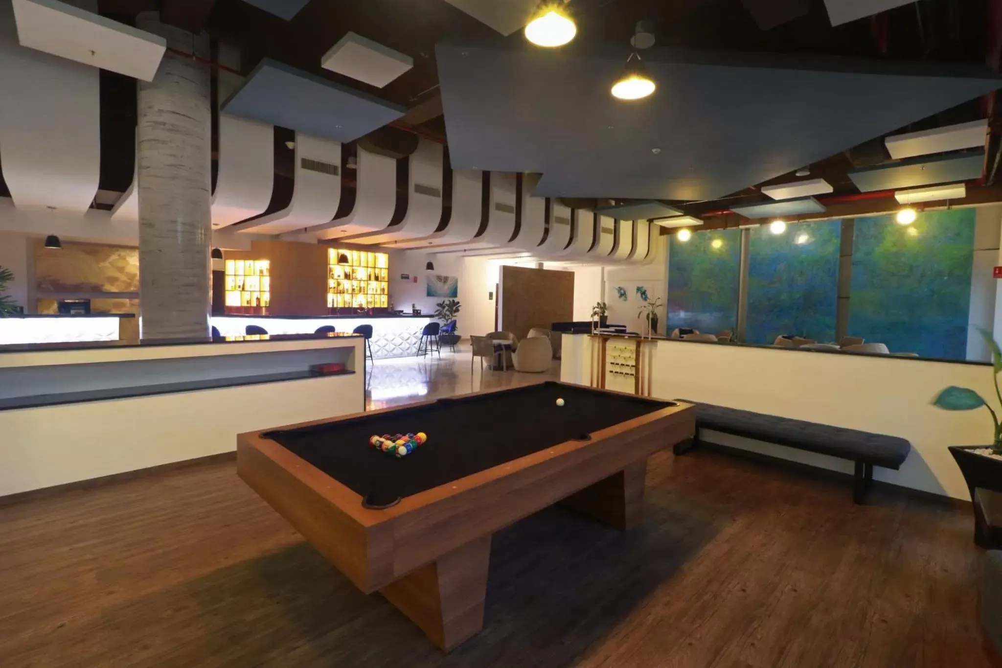 Lounge or bar, Billiards in Holiday Inn Tuxpan - Convention Center, an IHG Hotel