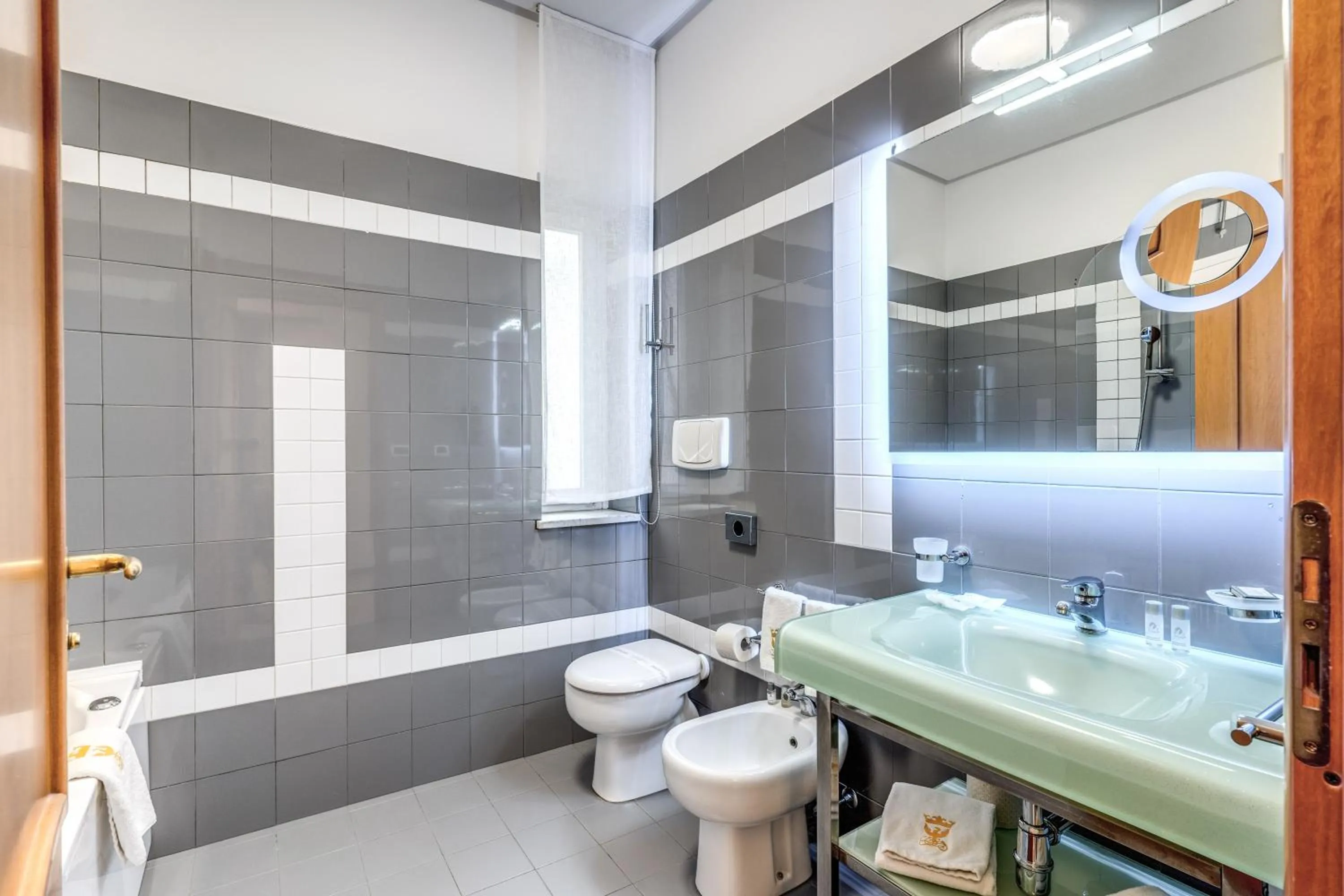 Bathroom in Artemisia Palace Hotel