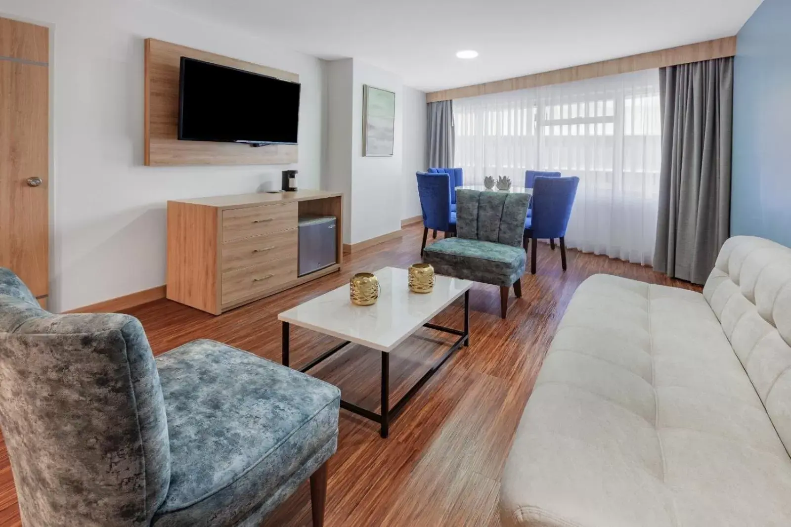 Bedroom, Seating Area in TRYP by Wyndham Guayaquil