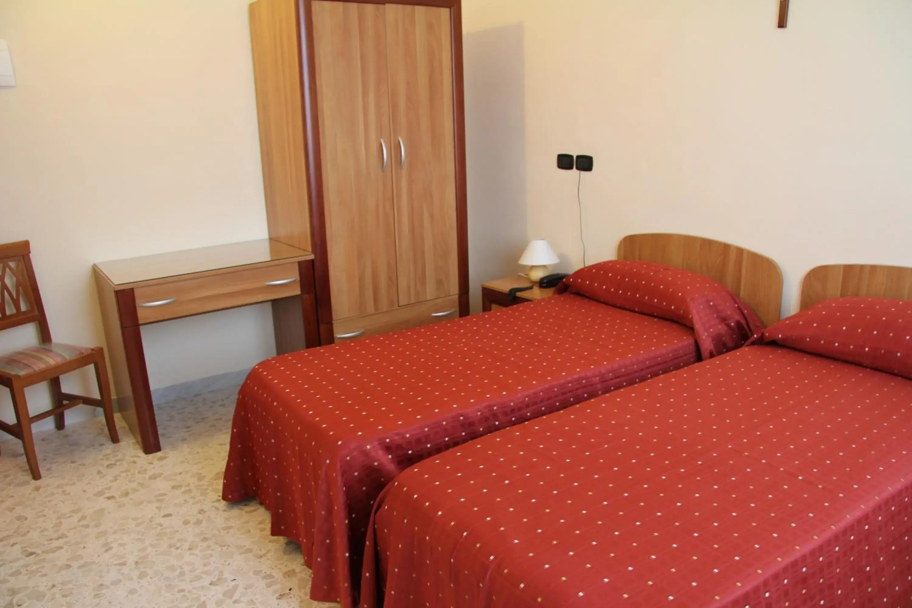 Photo of the whole room, Bed in Hotel La Casa Del Pellegrino