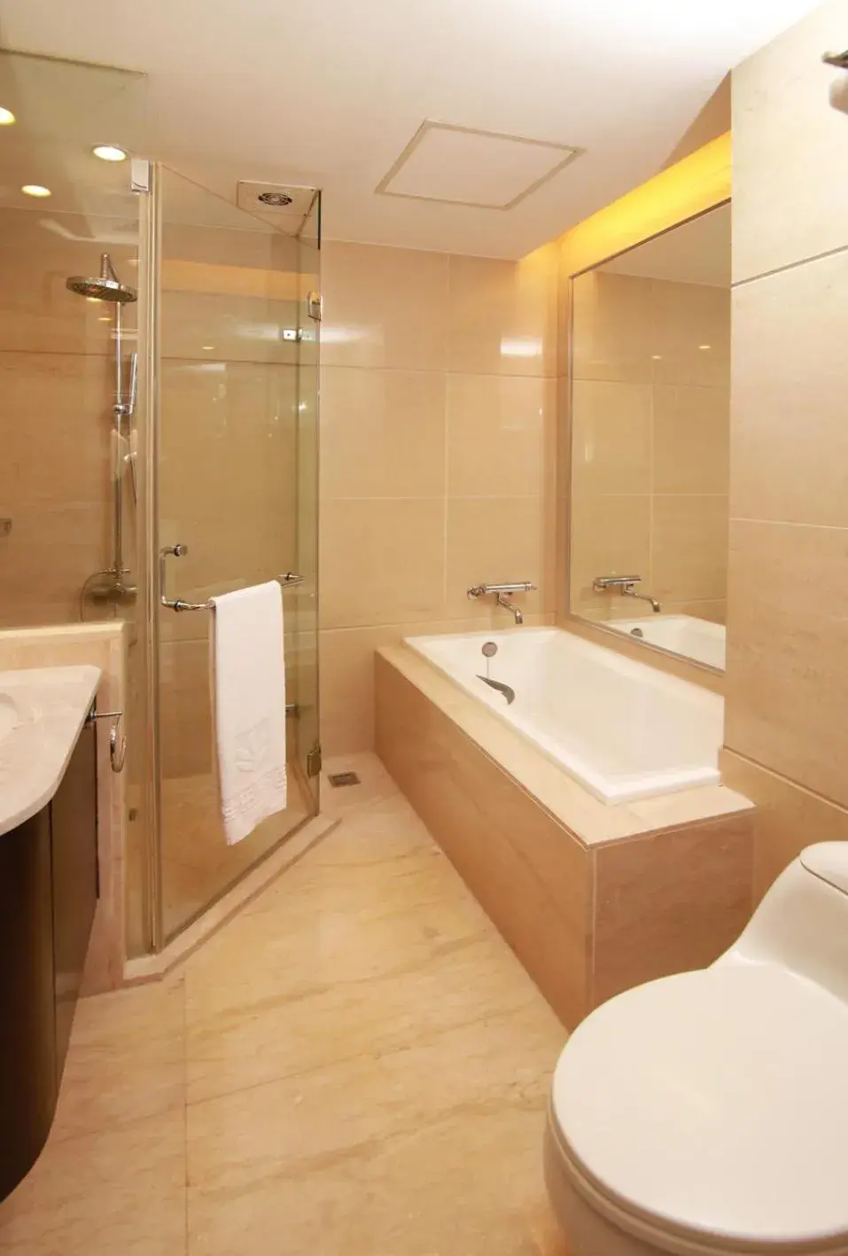 Bathroom in Queena Plaza Hotel