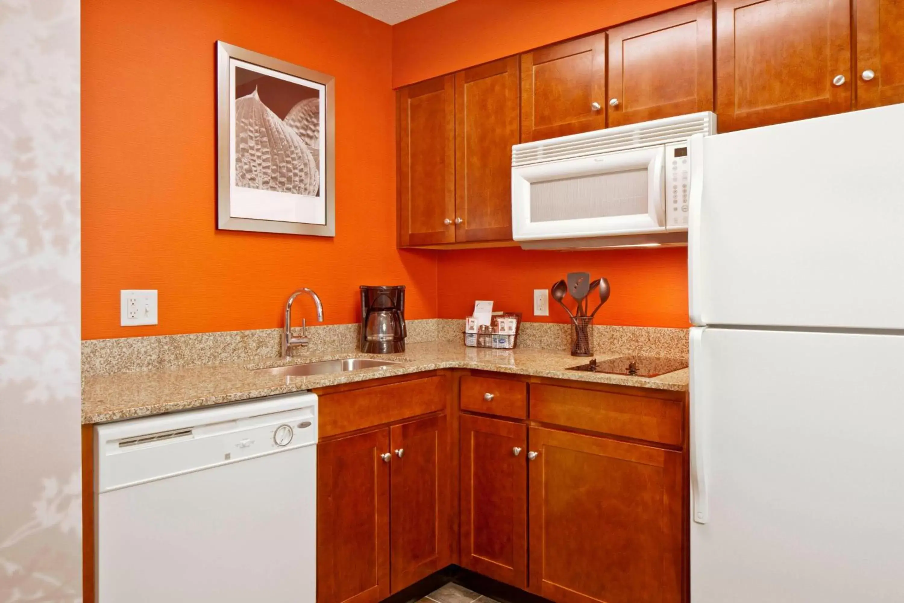 Kitchen or kitchenette, Kitchen/Kitchenette in Residence Inn Boston Norwood