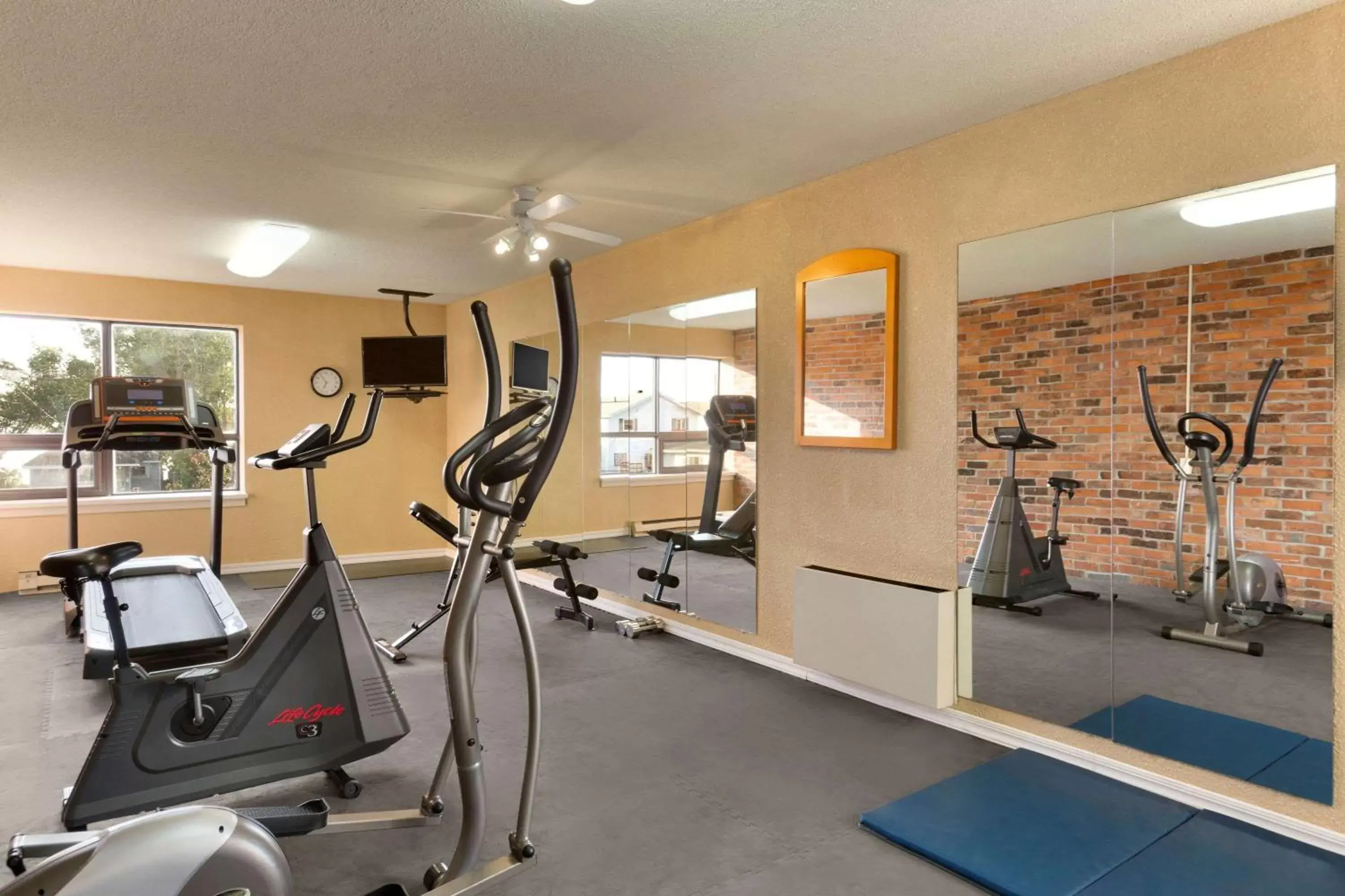 Fitness centre/facilities, Fitness Center/Facilities in Travelodge by Wyndham North Bay Lakeshore