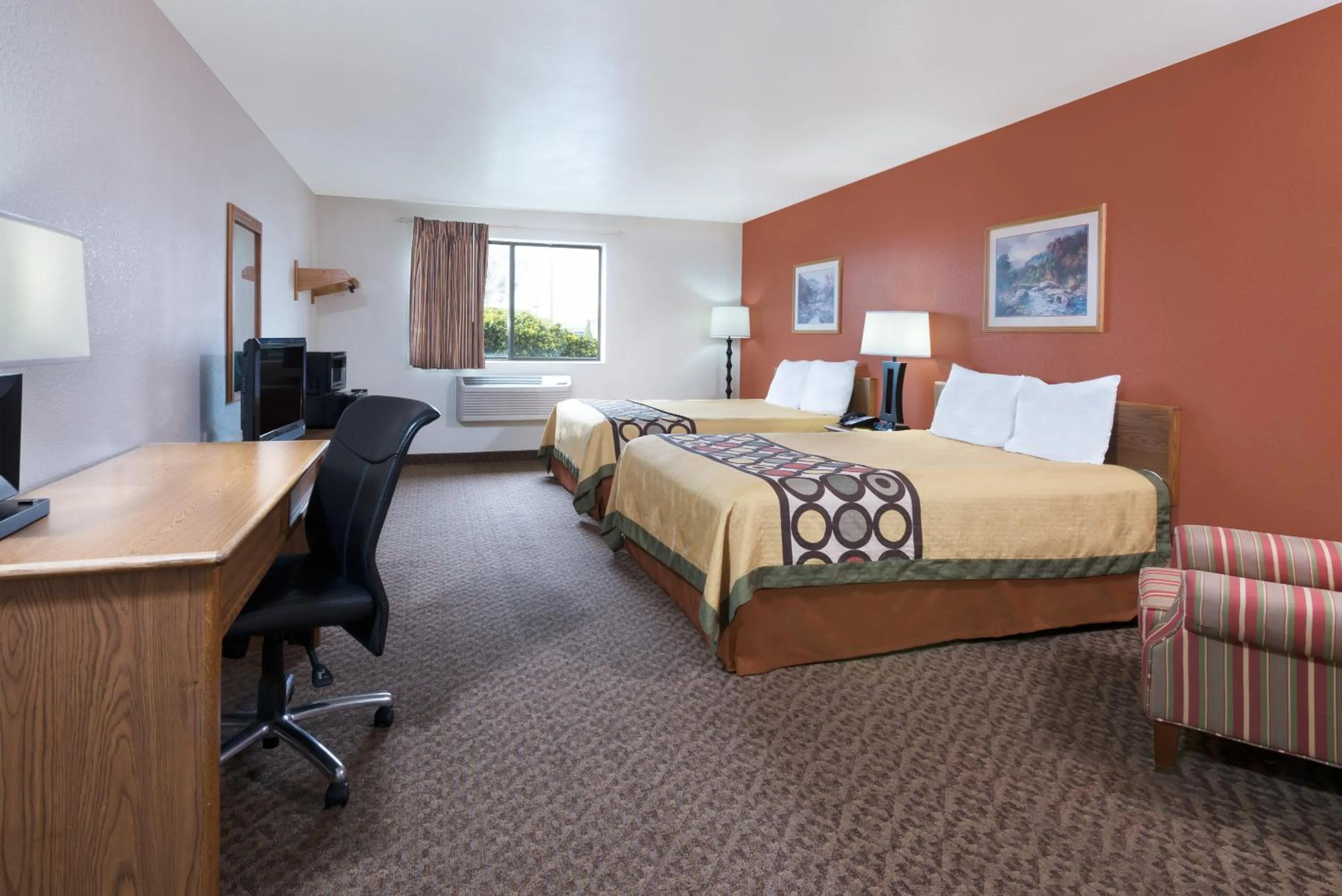 Photo of the whole room, Bed in Super 8 by Wyndham Morgantown