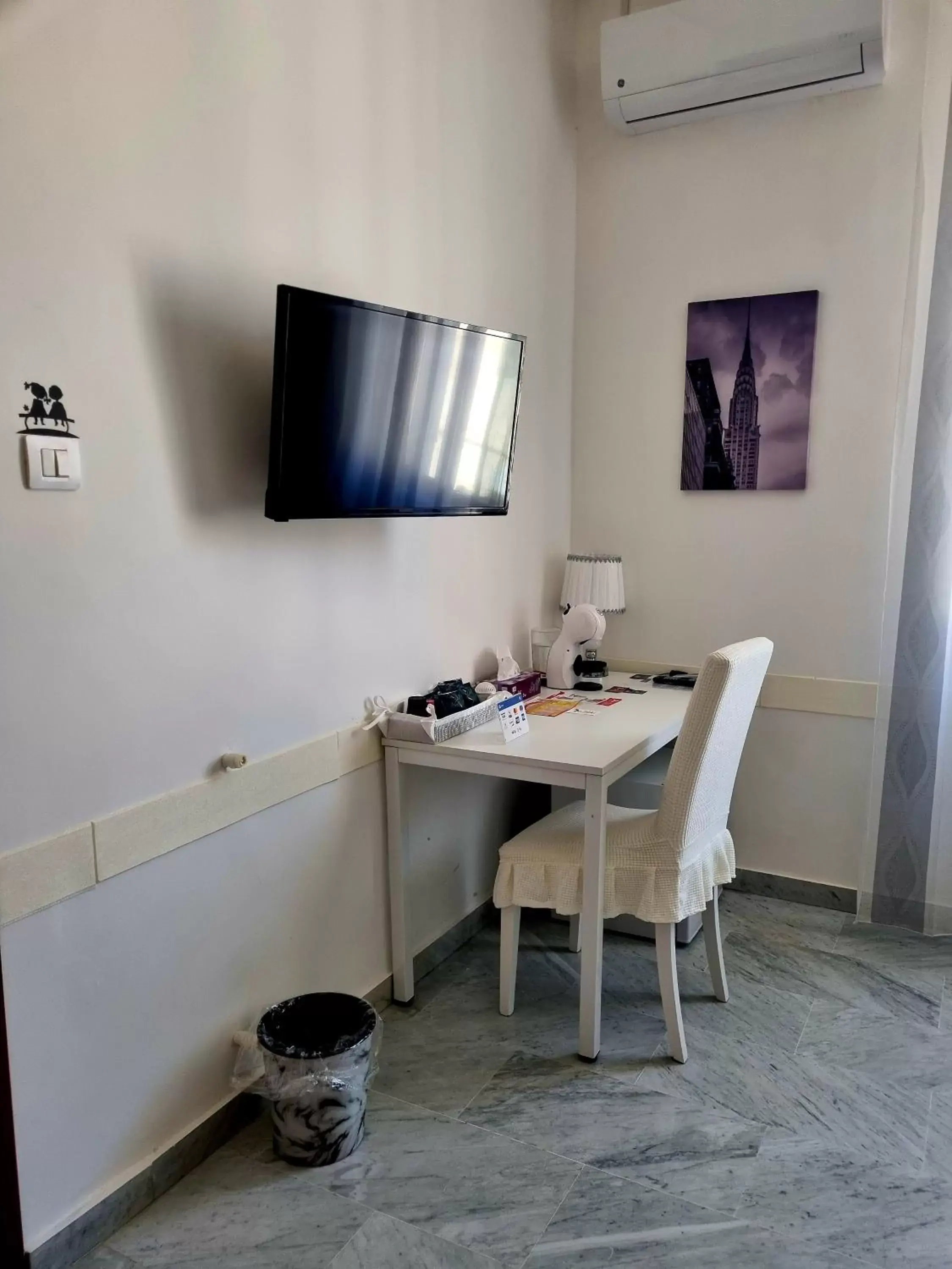 TV and multimedia, TV/Entertainment Center in B&B CENTRALE