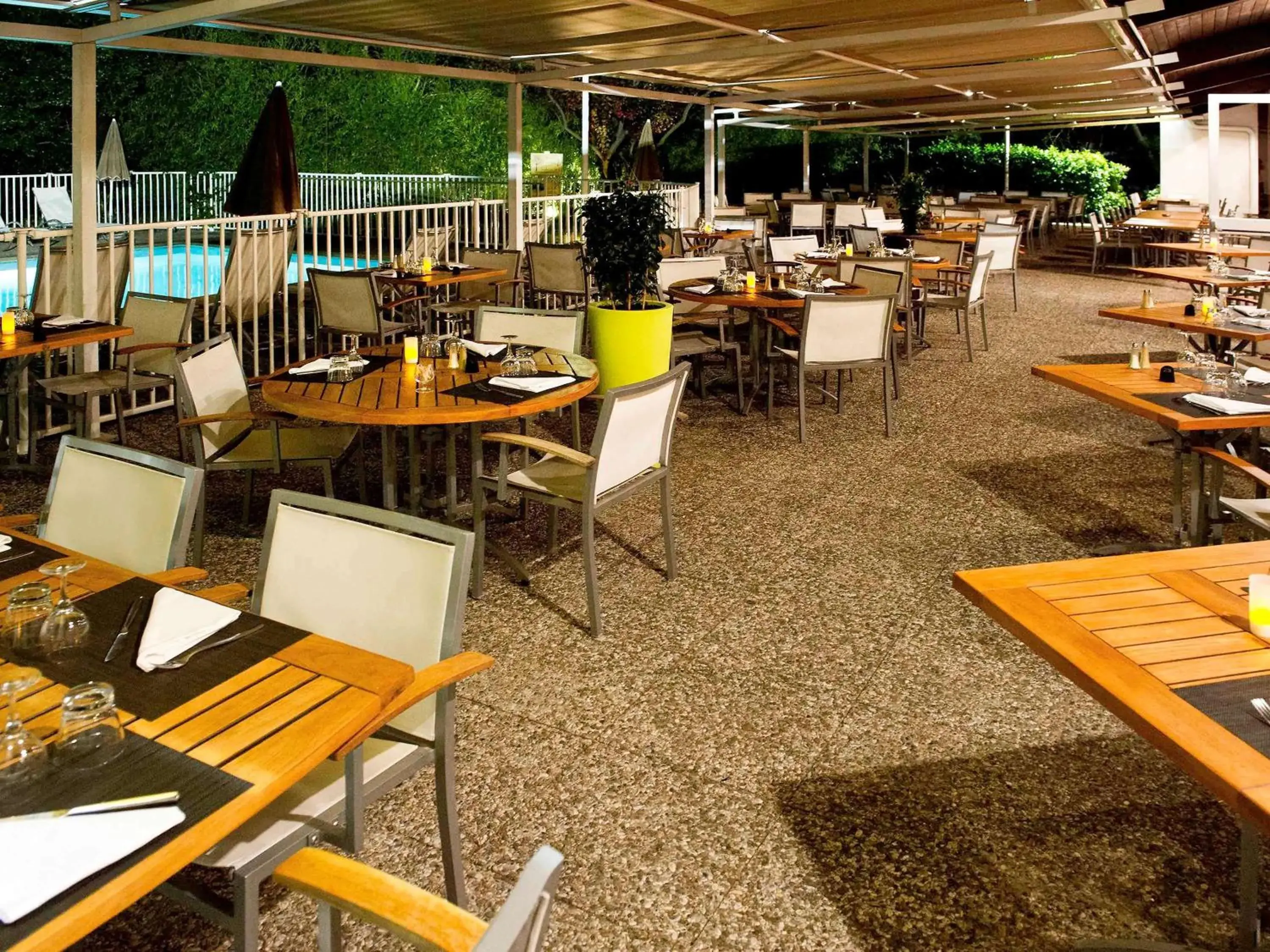 Restaurant/Places to Eat in Novotel Aix-en-Provence Beaumanoir