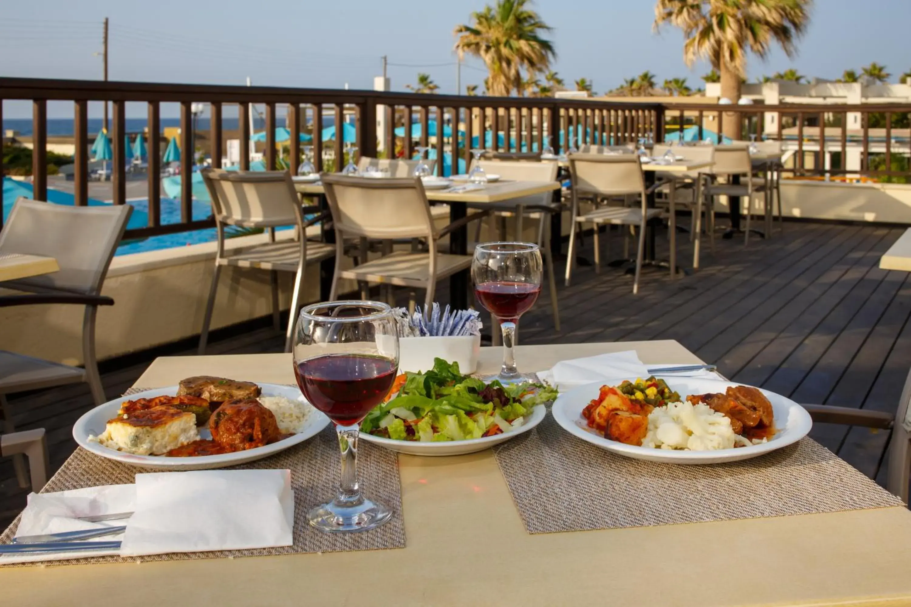 Restaurant/Places to Eat in Europa Beach Hotel