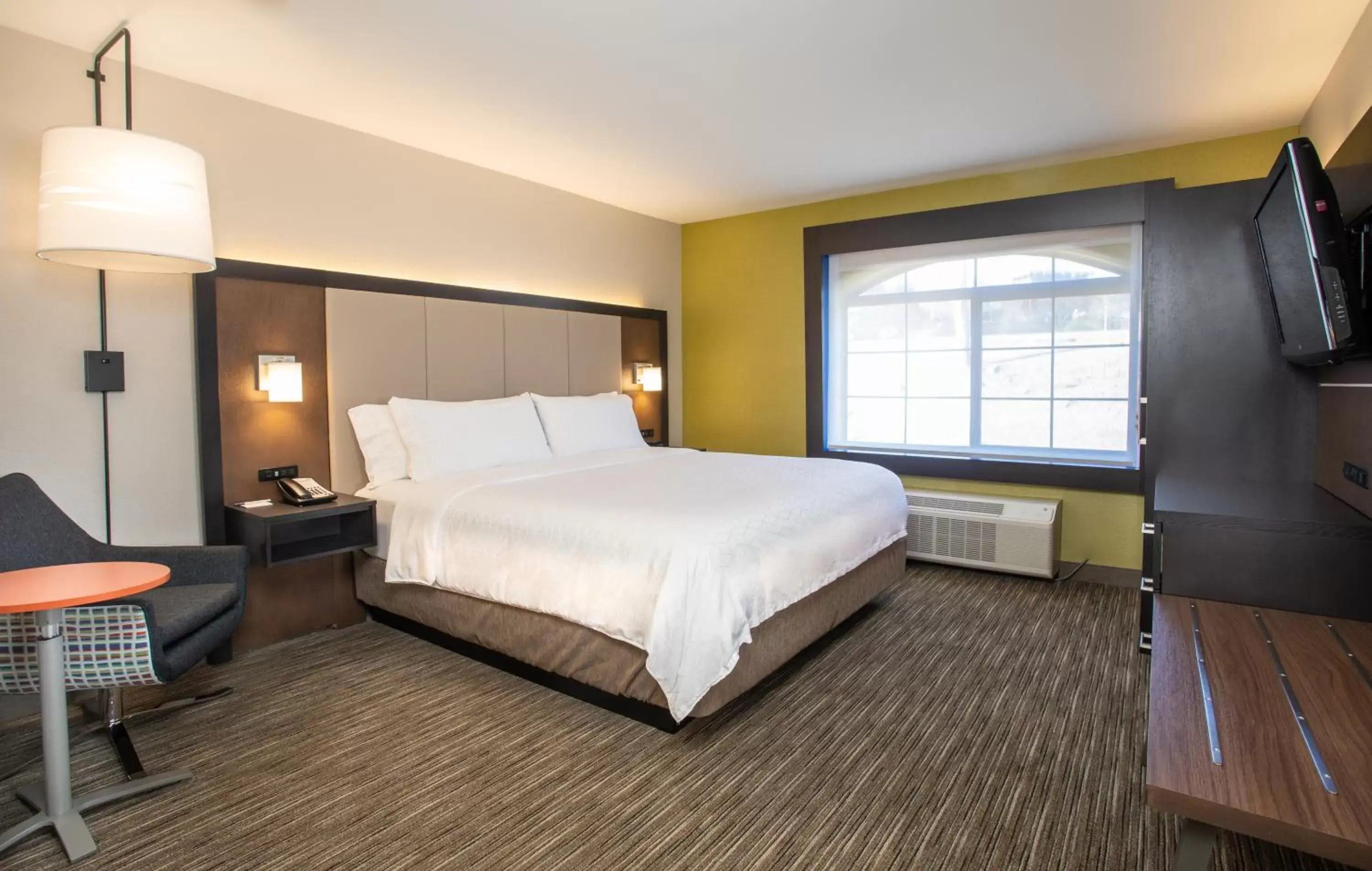 Bed in Holiday Inn Express Prescott, an IHG Hotel