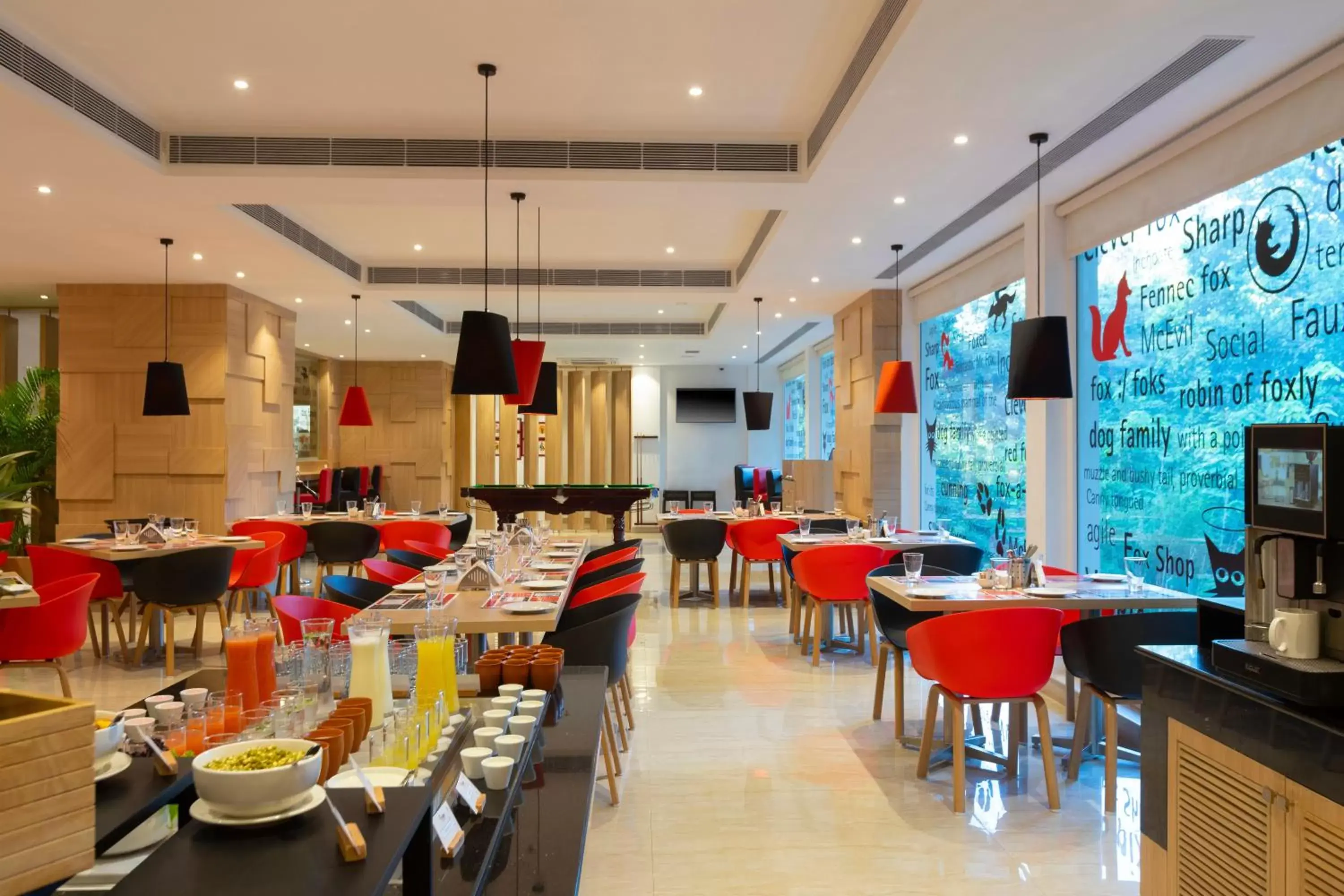 Restaurant/Places to Eat in Red Fox Hotel Dehradun