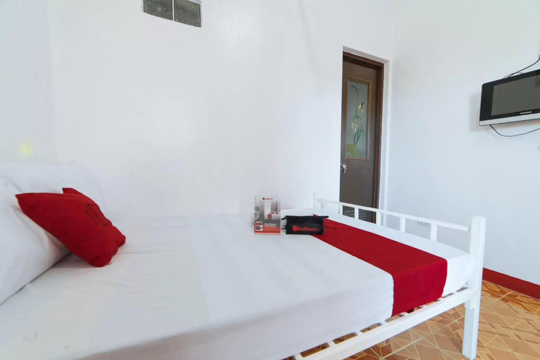 Bedroom, Bed in RedDoorz at Pag Asa Rawis Legazpi Bedroom, Bed in RedDoorz at Pag Asa Rawis Legazpi