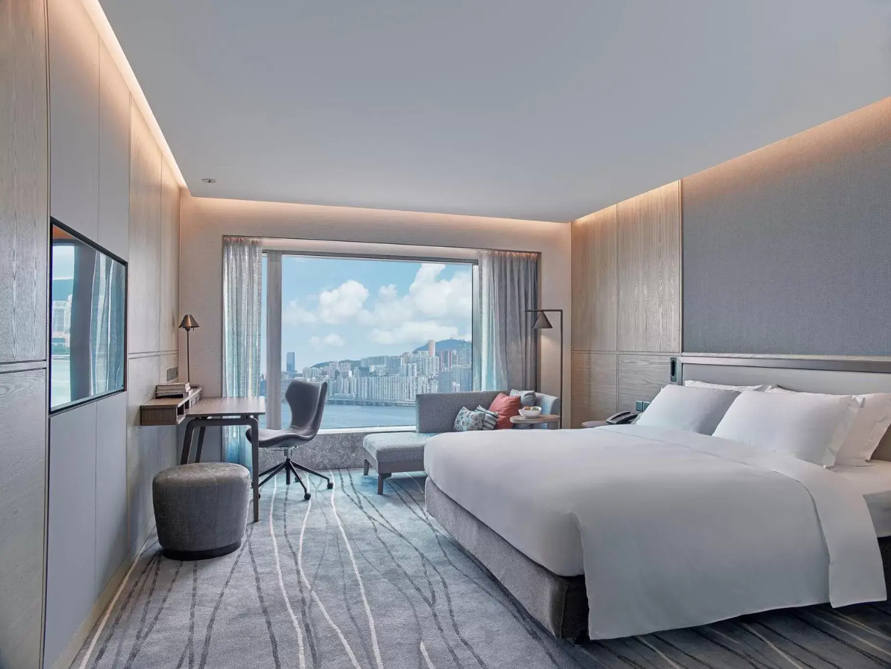 Bedroom in New World Millennium Hong Kong Hotel