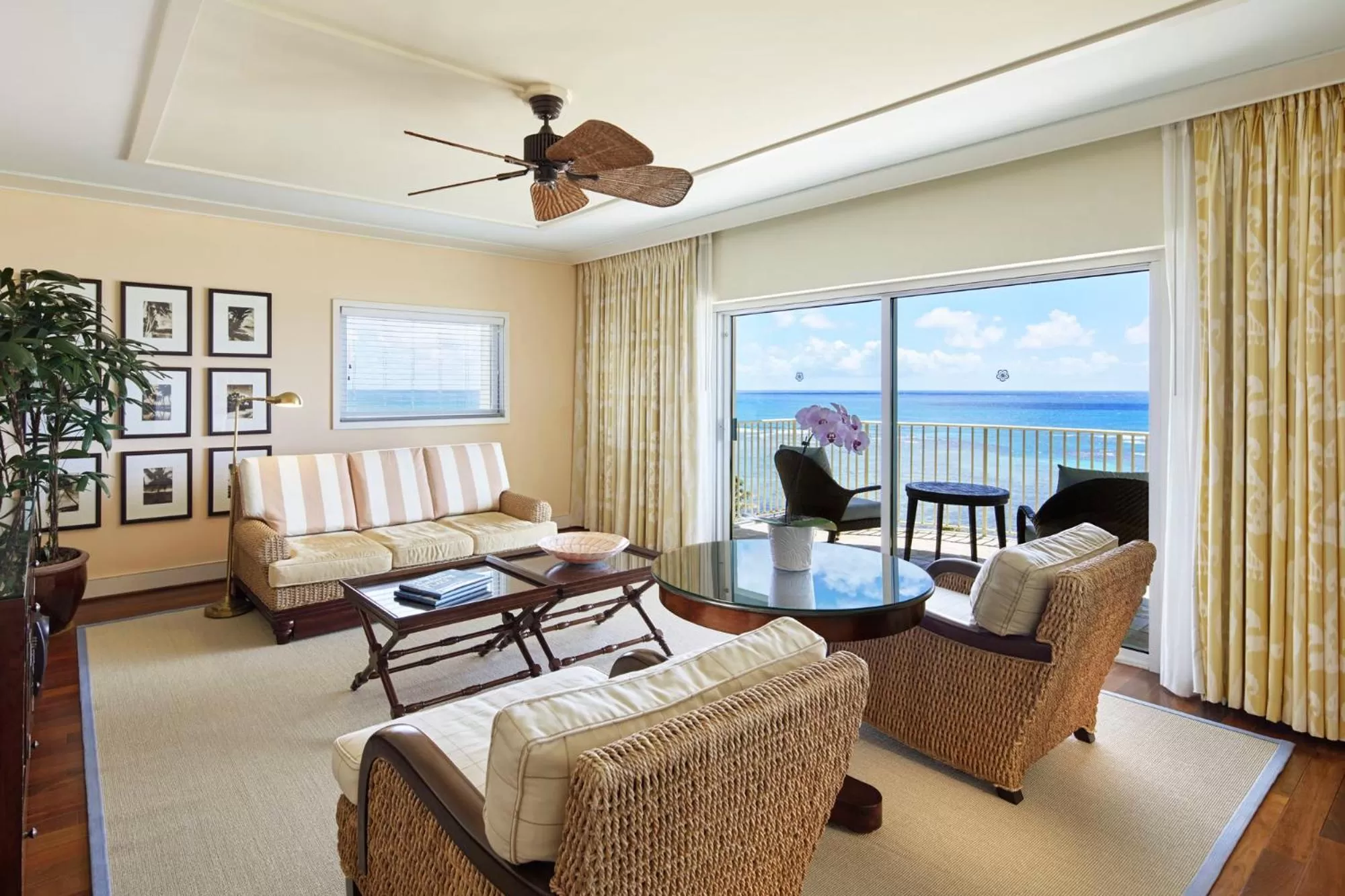 Living room in The Kahala Hotel and Resort