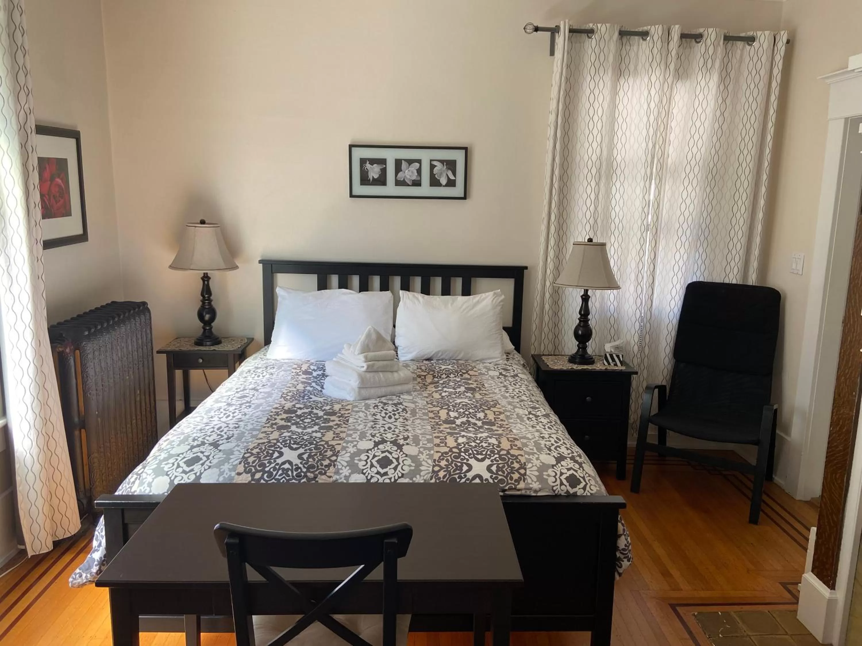 Bed in Windsor Guest House