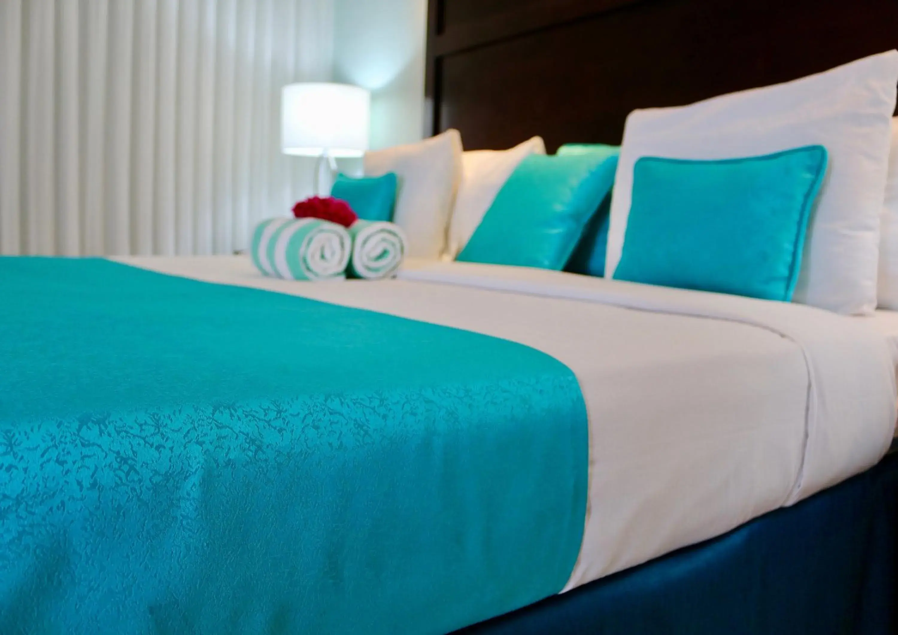 Bedroom, Bed in Mount Irvine Bay Resort