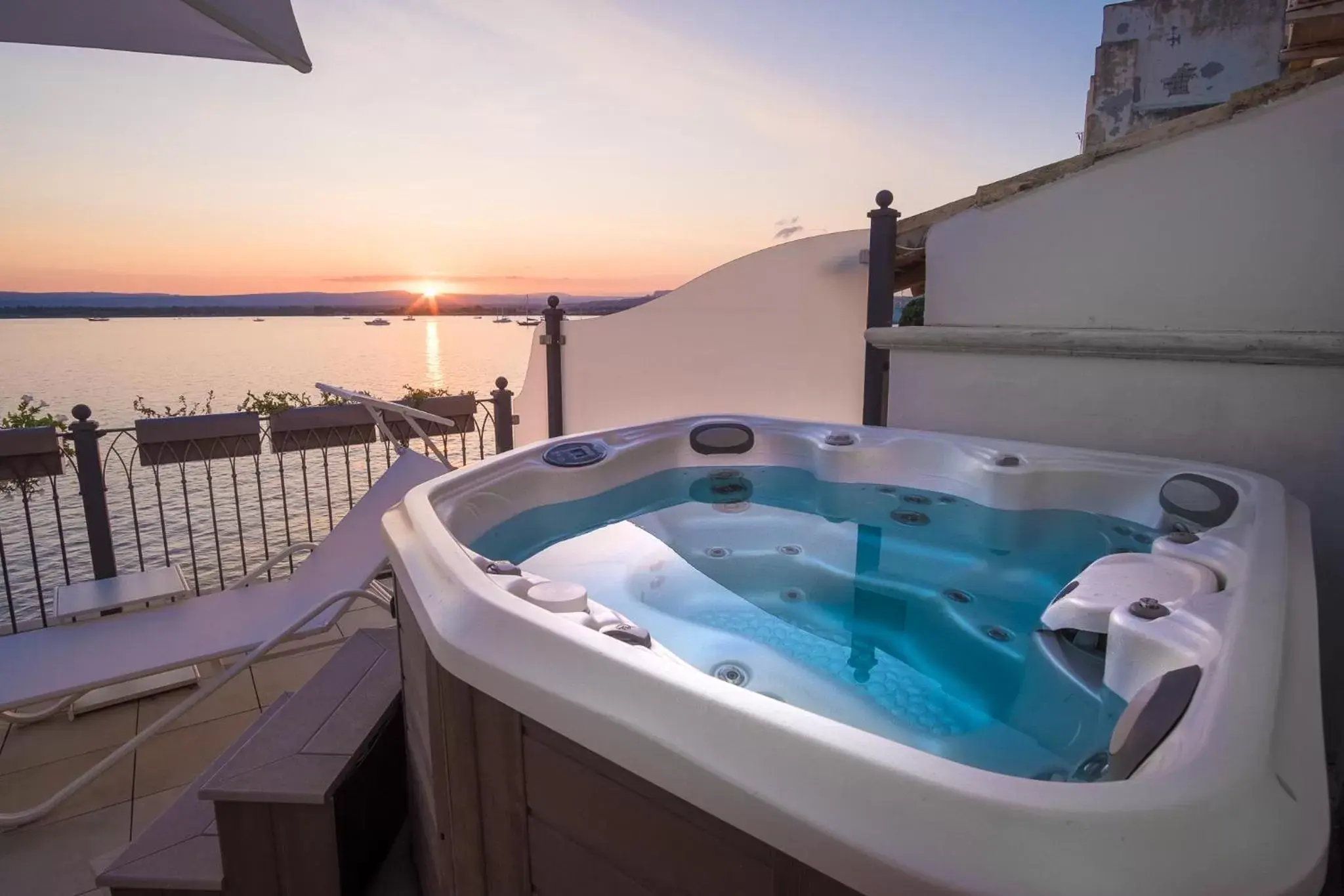 Swimming pool in Palazzo Alfeo Aparthotel