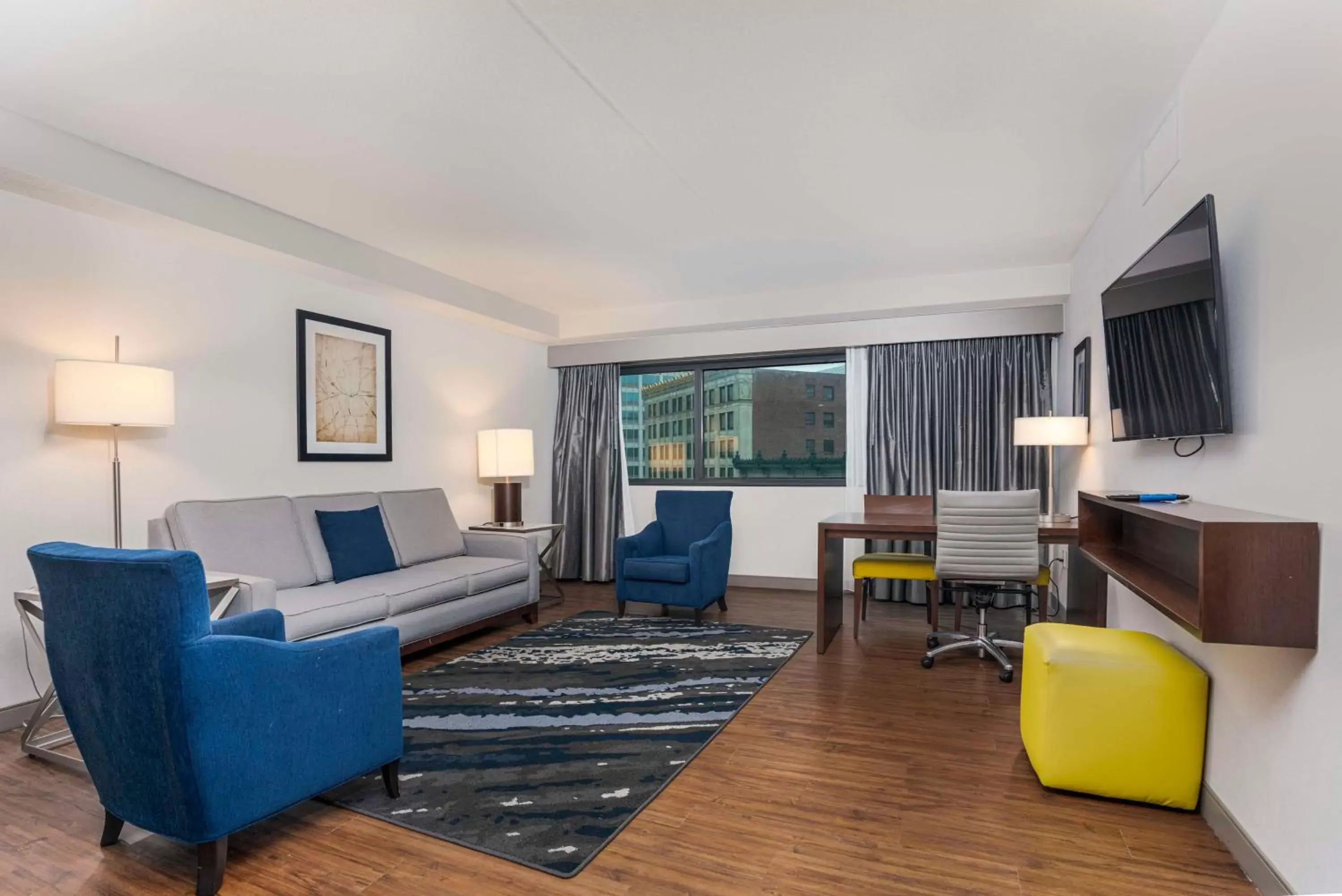 Living room in Embassy Suites by Hilton Indianapolis Downtown Living room in Embassy Suites by Hilton Indianapolis Downtown