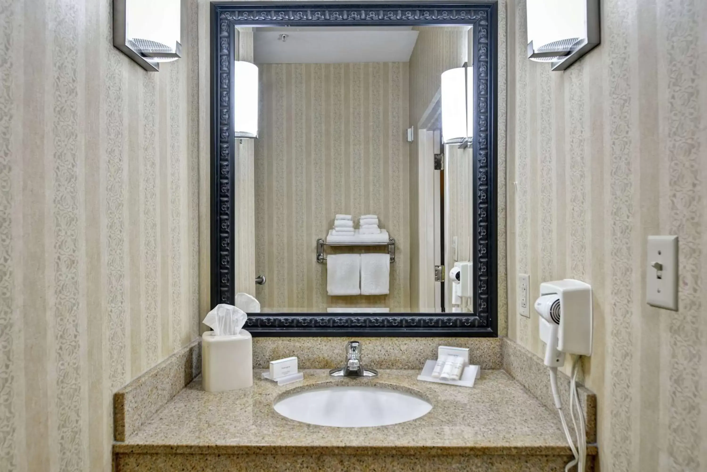 Bathroom in Hilton Garden Inn Hattiesburg