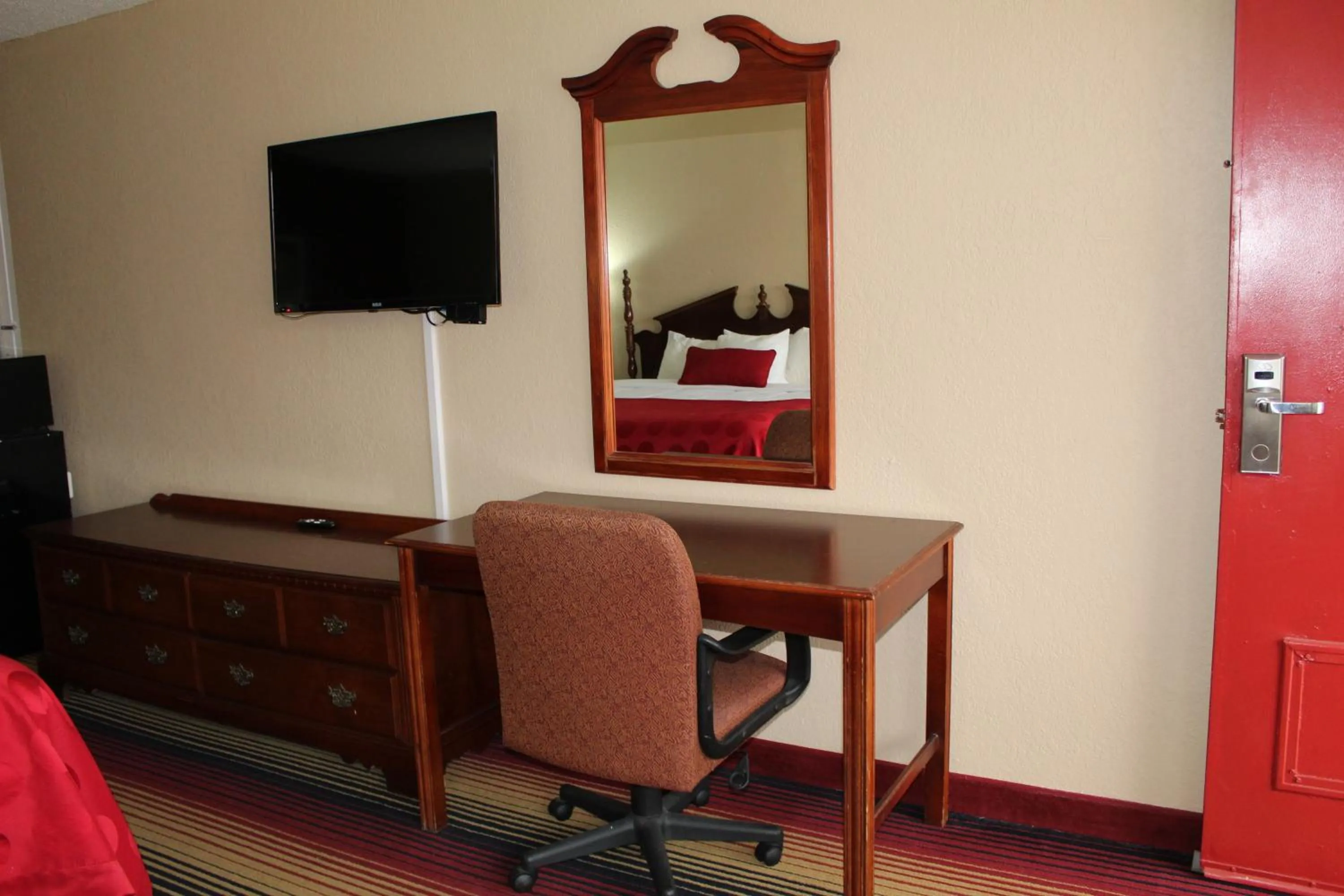 TV/Entertainment Center in FairBridge Inn Express Perry