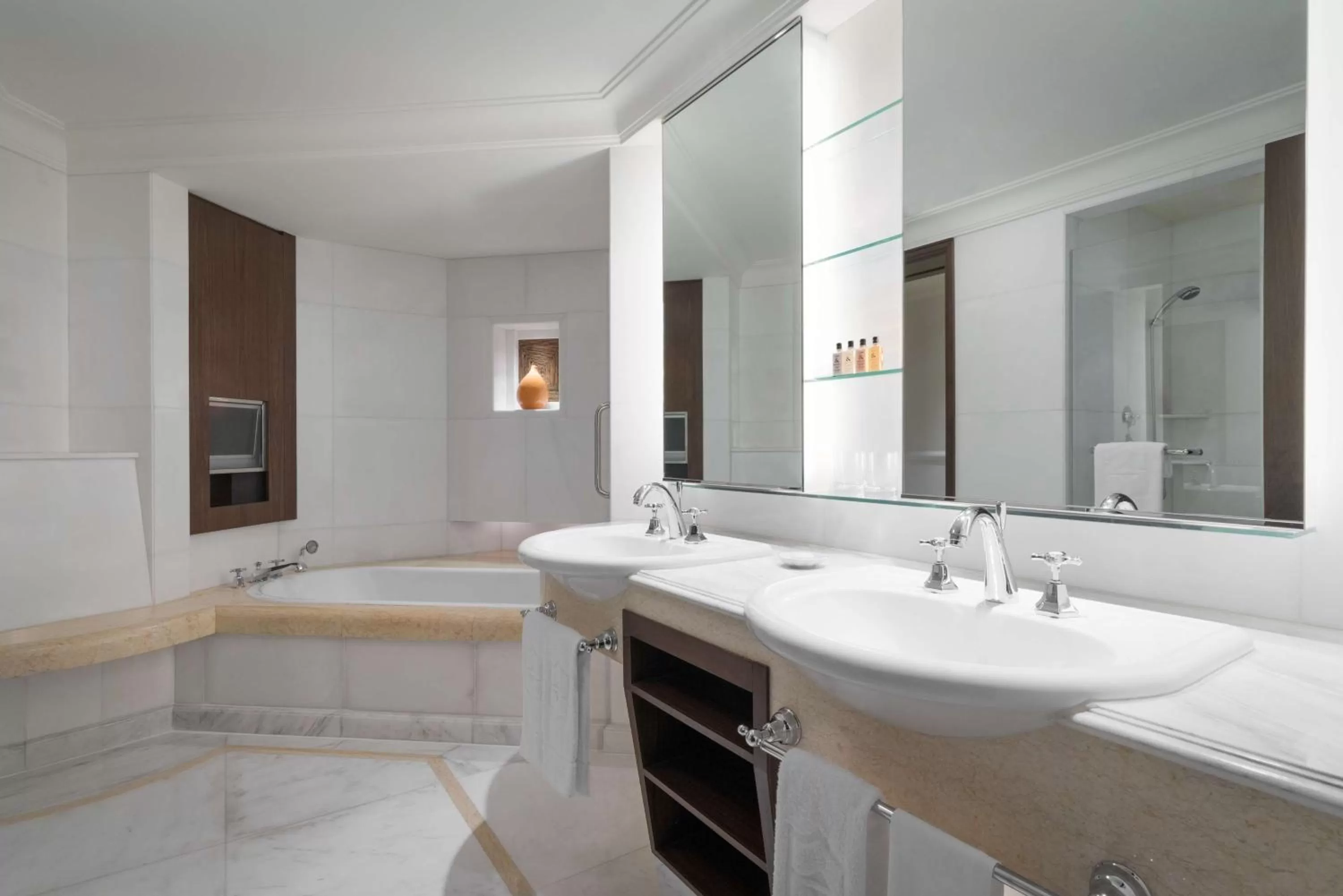Bathroom in Shangri-La Singapore