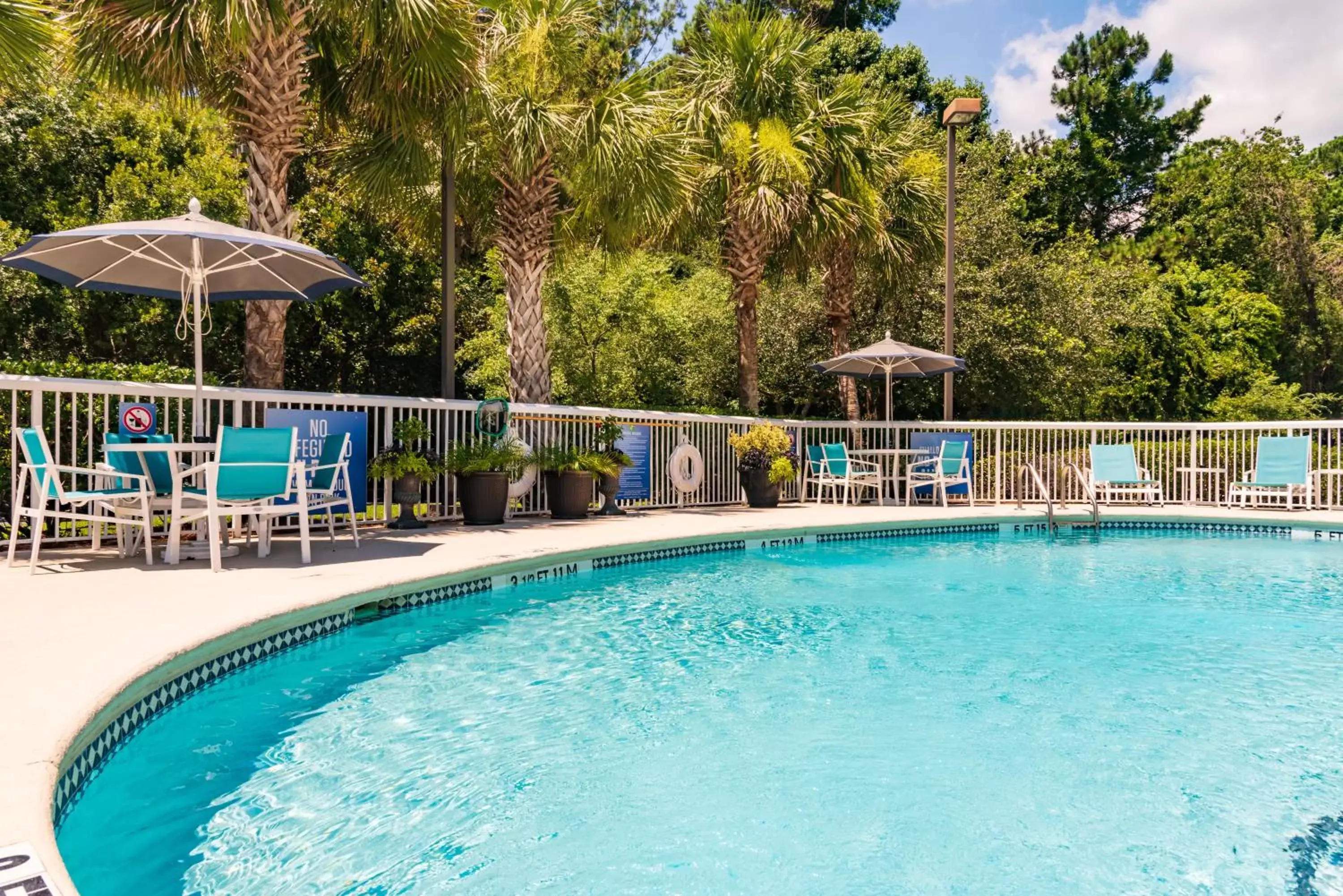 Swimming Pool in Holiday Inn Express Charleston US Highway 17 & I-526, an IHG Hotel